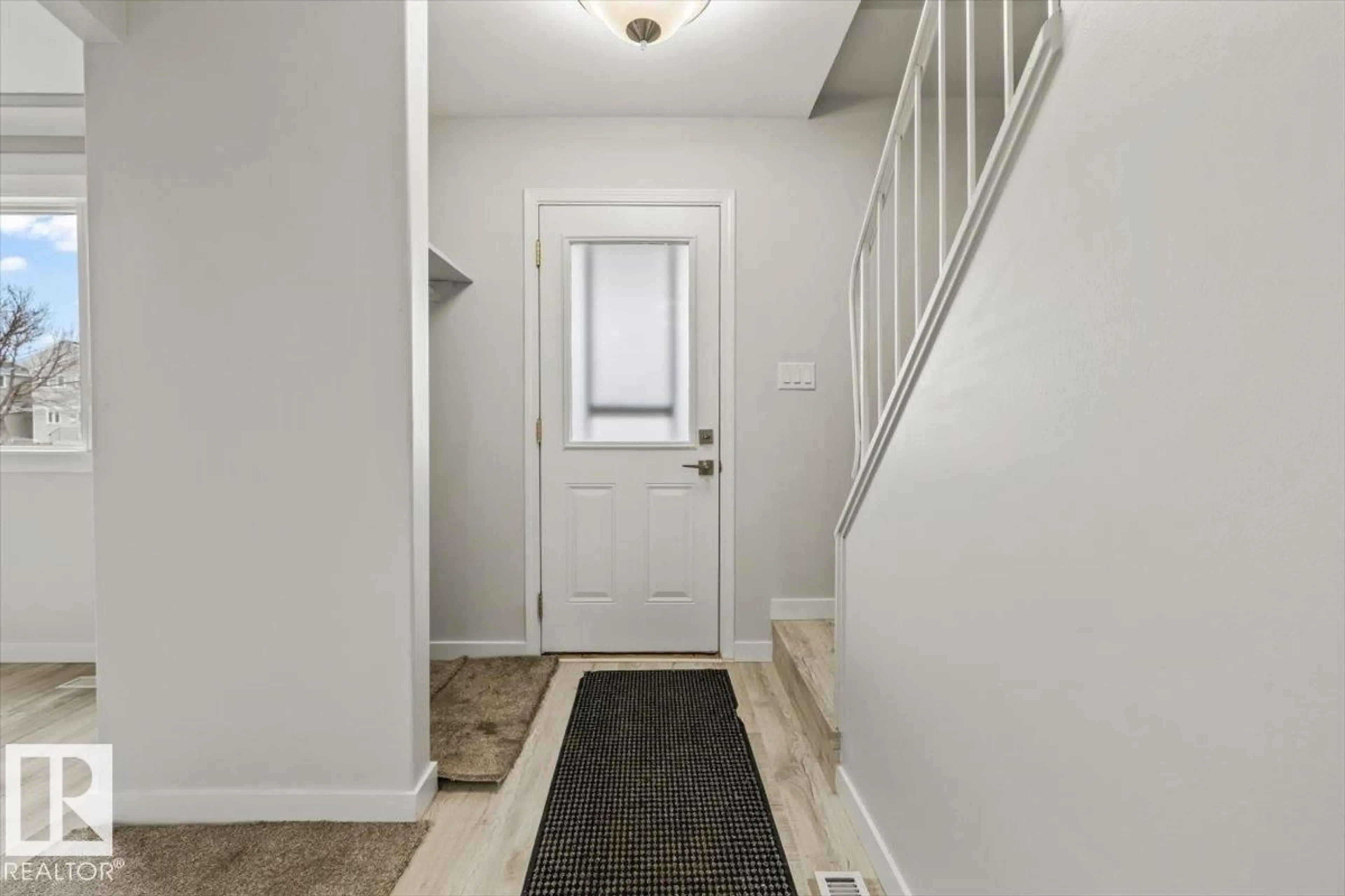 Indoor entryway for 12C CASTLE TC, Edmonton Alberta T5X2E6