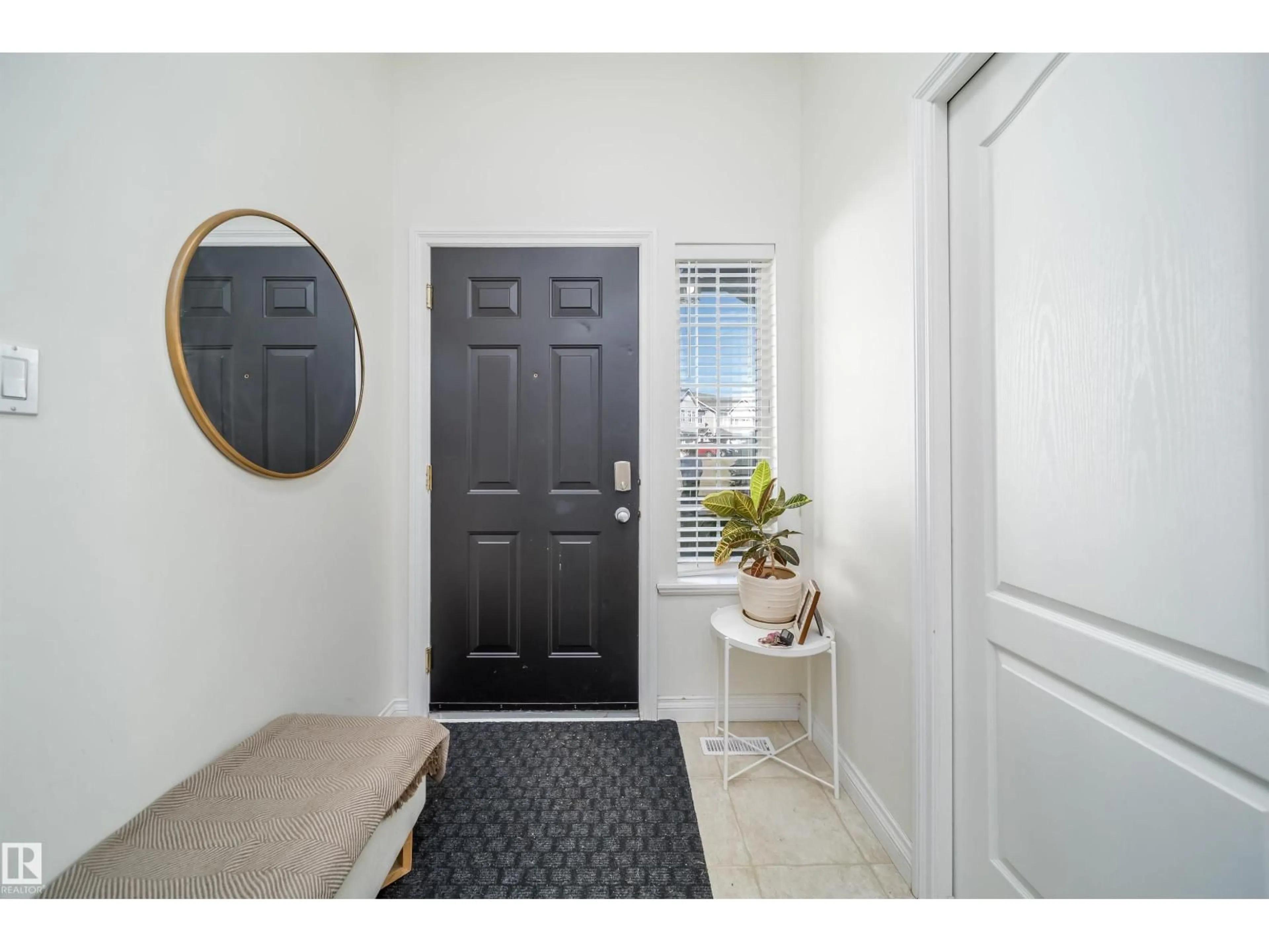 Indoor entryway for 29 ERIN RIDGE DR, St. Albert Alberta T8N7E2