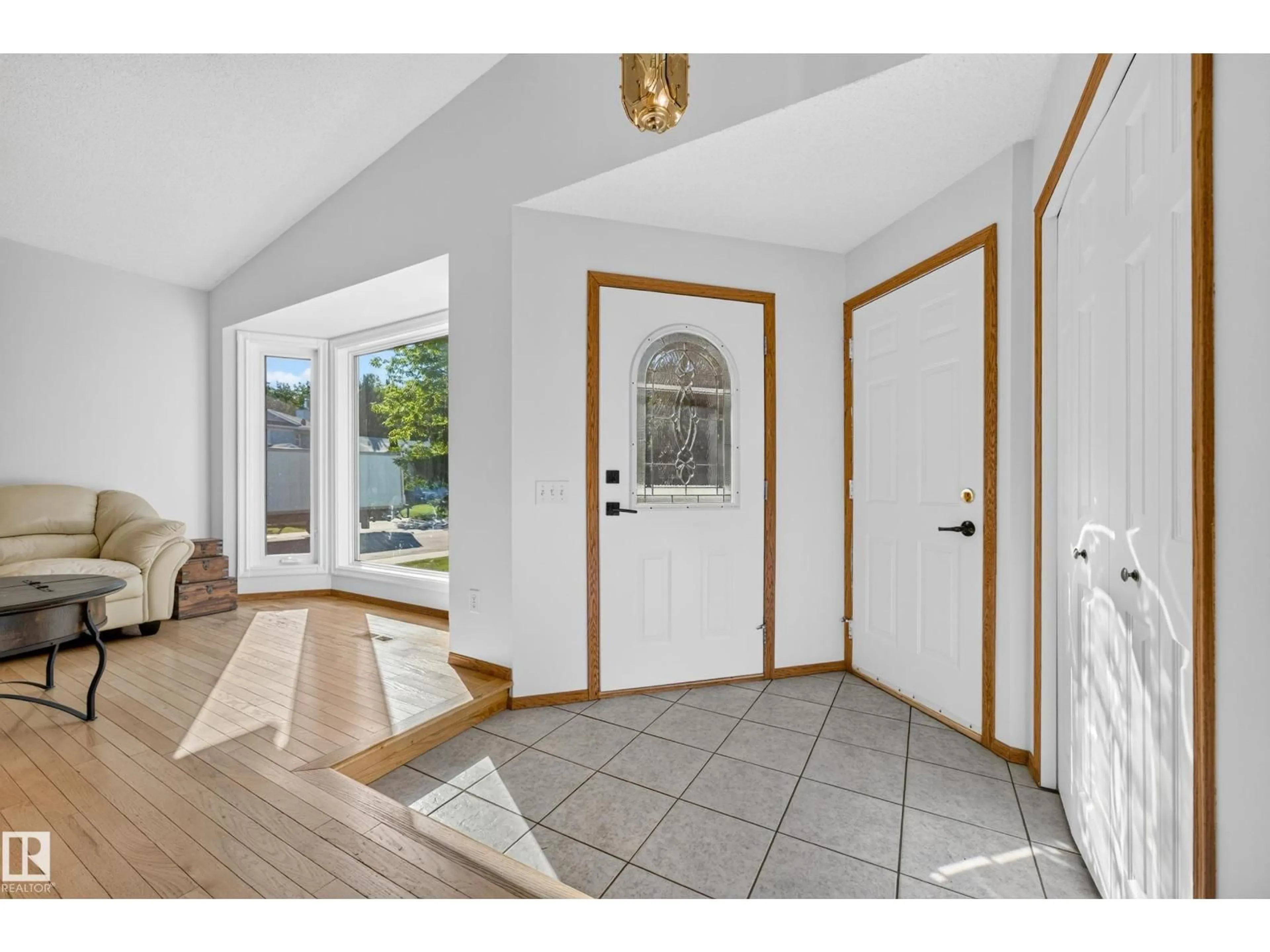Indoor entryway for 468 DAVENPORT PL, Sherwood Park Alberta T8H1R9