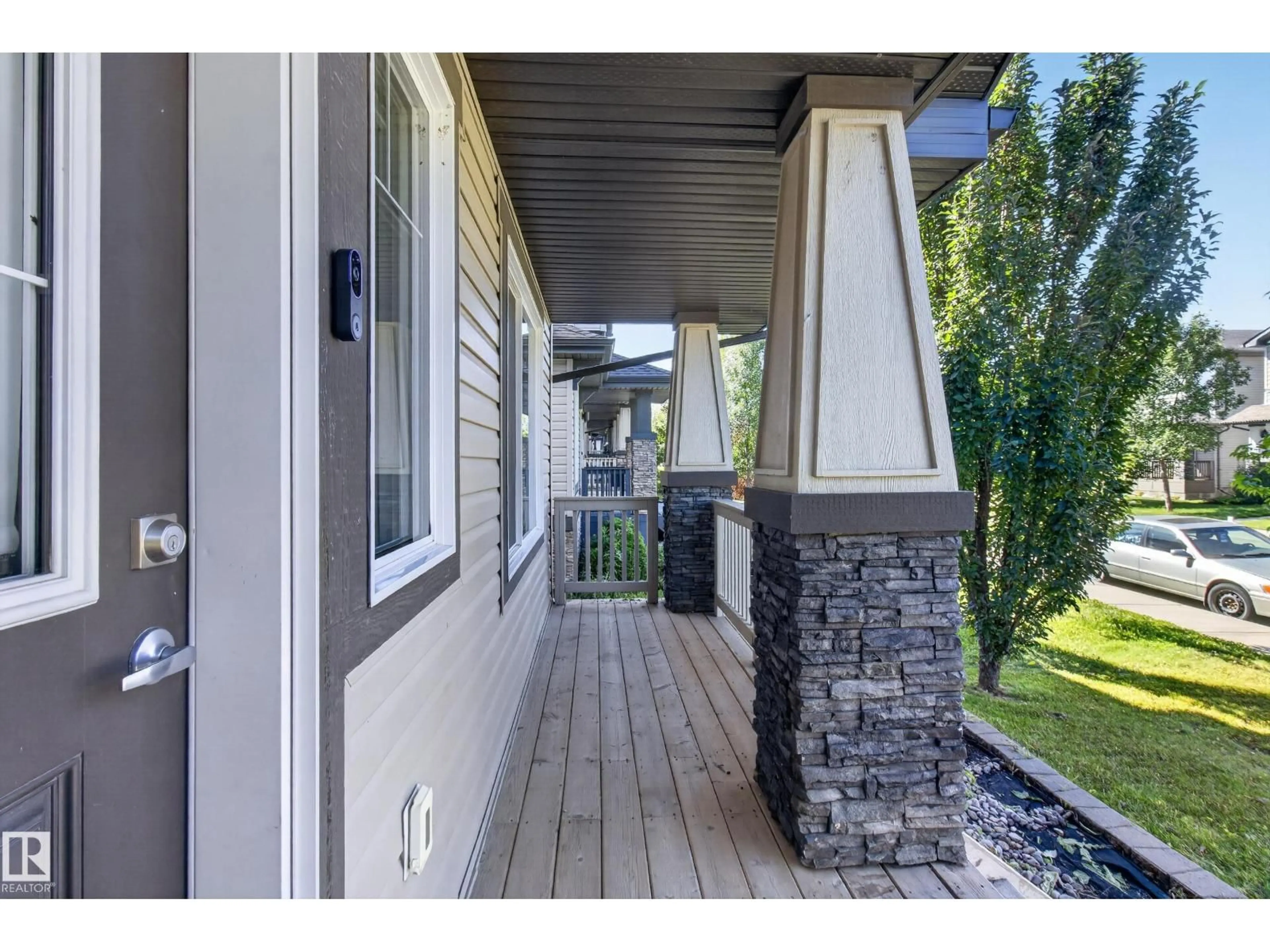Indoor entryway for 6915 CARDINAL WD, Edmonton Alberta T6W2Y4