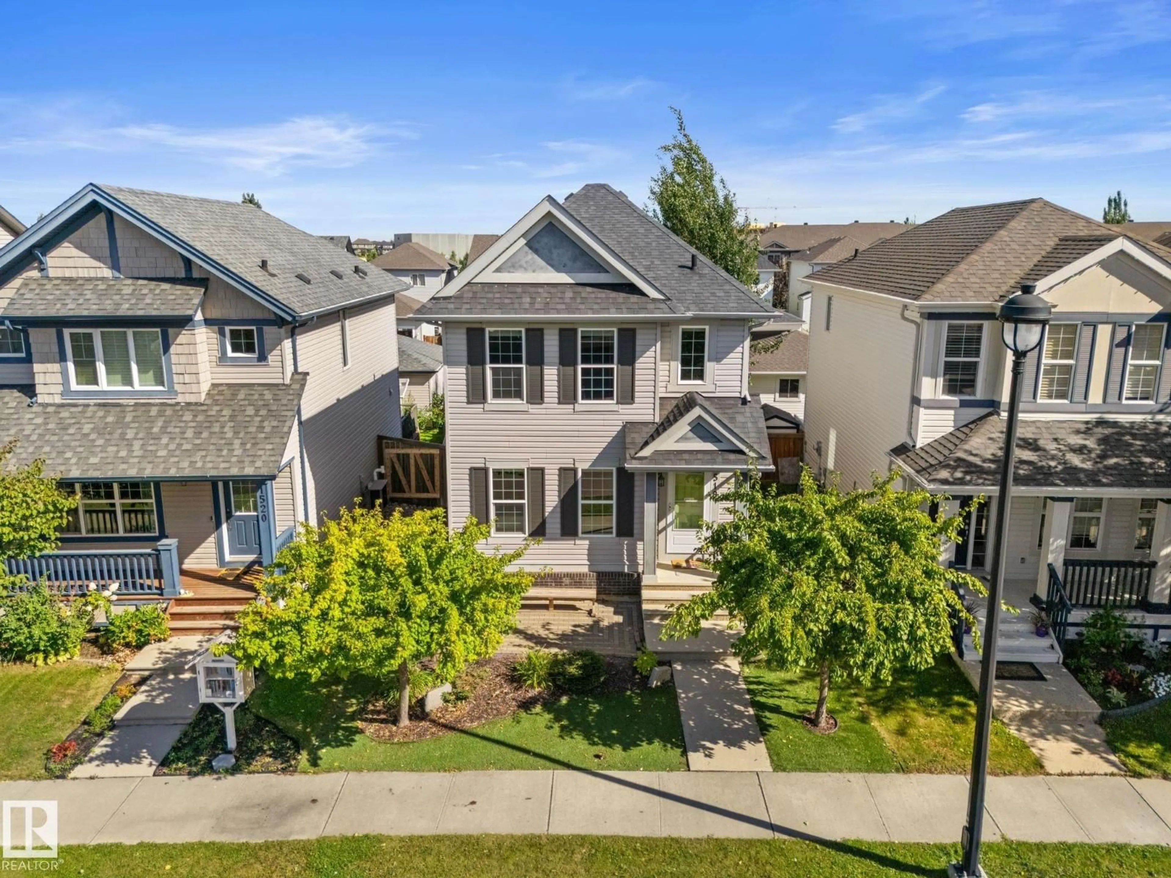 A pic from outside/outdoor area/front of a property/back of a property/a pic from drone, unknown for 1518 CHAPMAN WY, Edmonton Alberta T6W0Y9