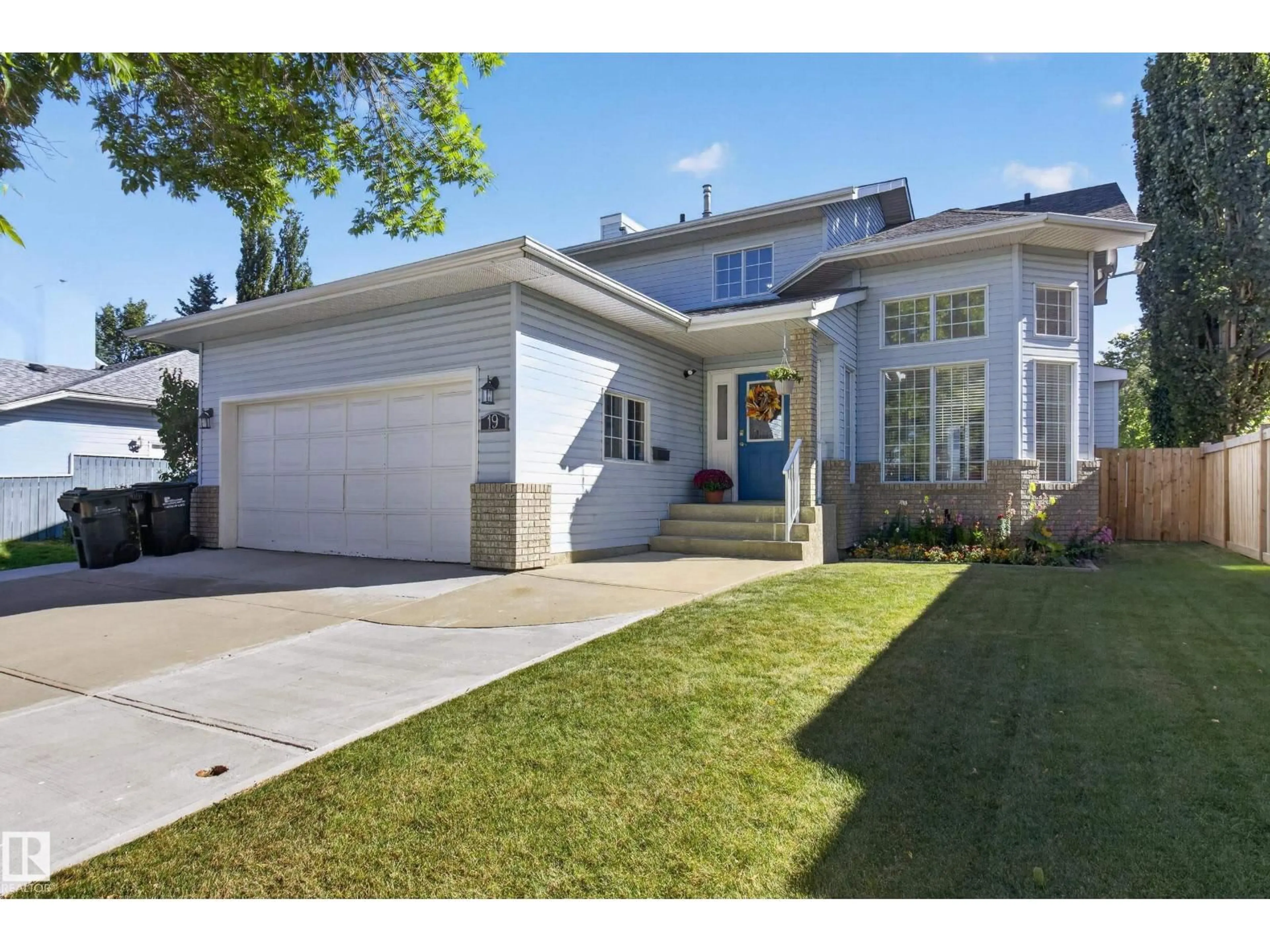 Home with vinyl exterior material, street for 19 CATALINA DR, Sherwood Park Alberta T8H1R2
