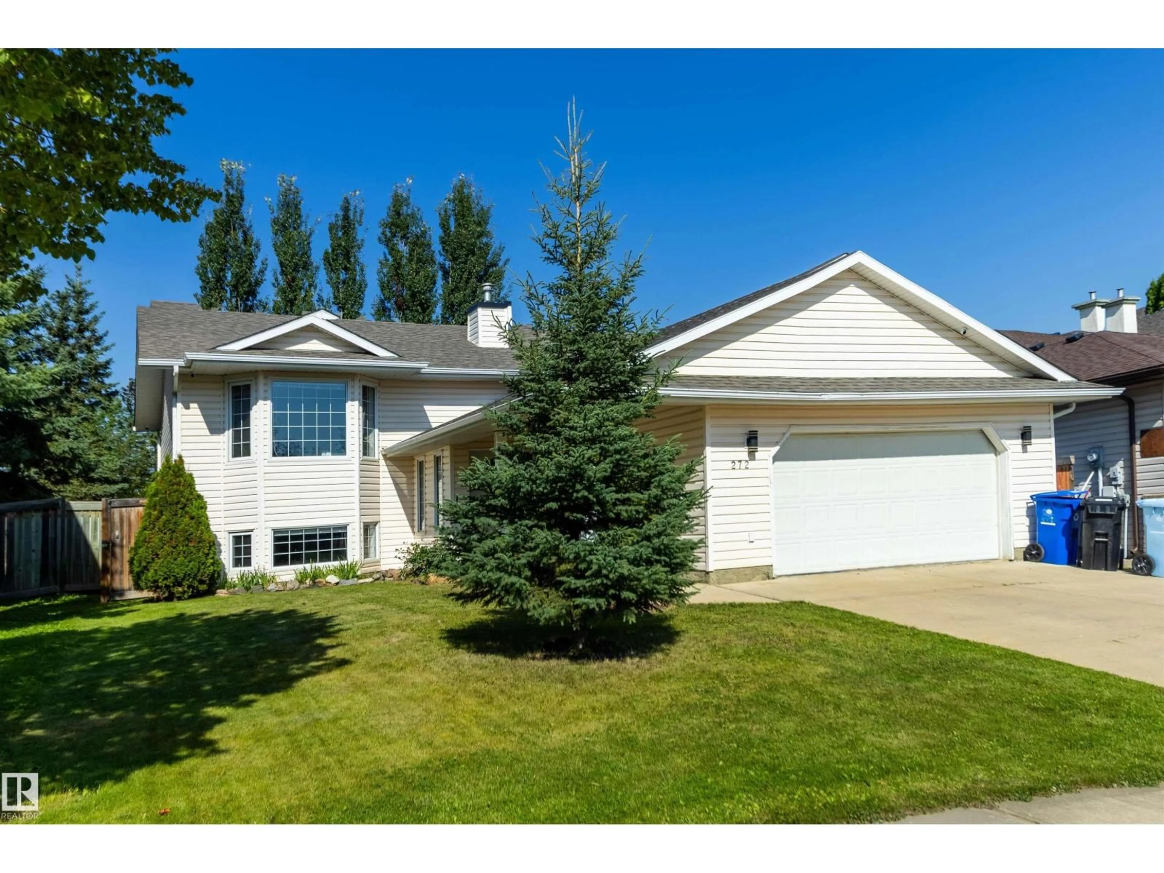 Home with vinyl exterior material, street for 272 BUSSIERES DR, Fort McMurray Alberta T9K1T3
