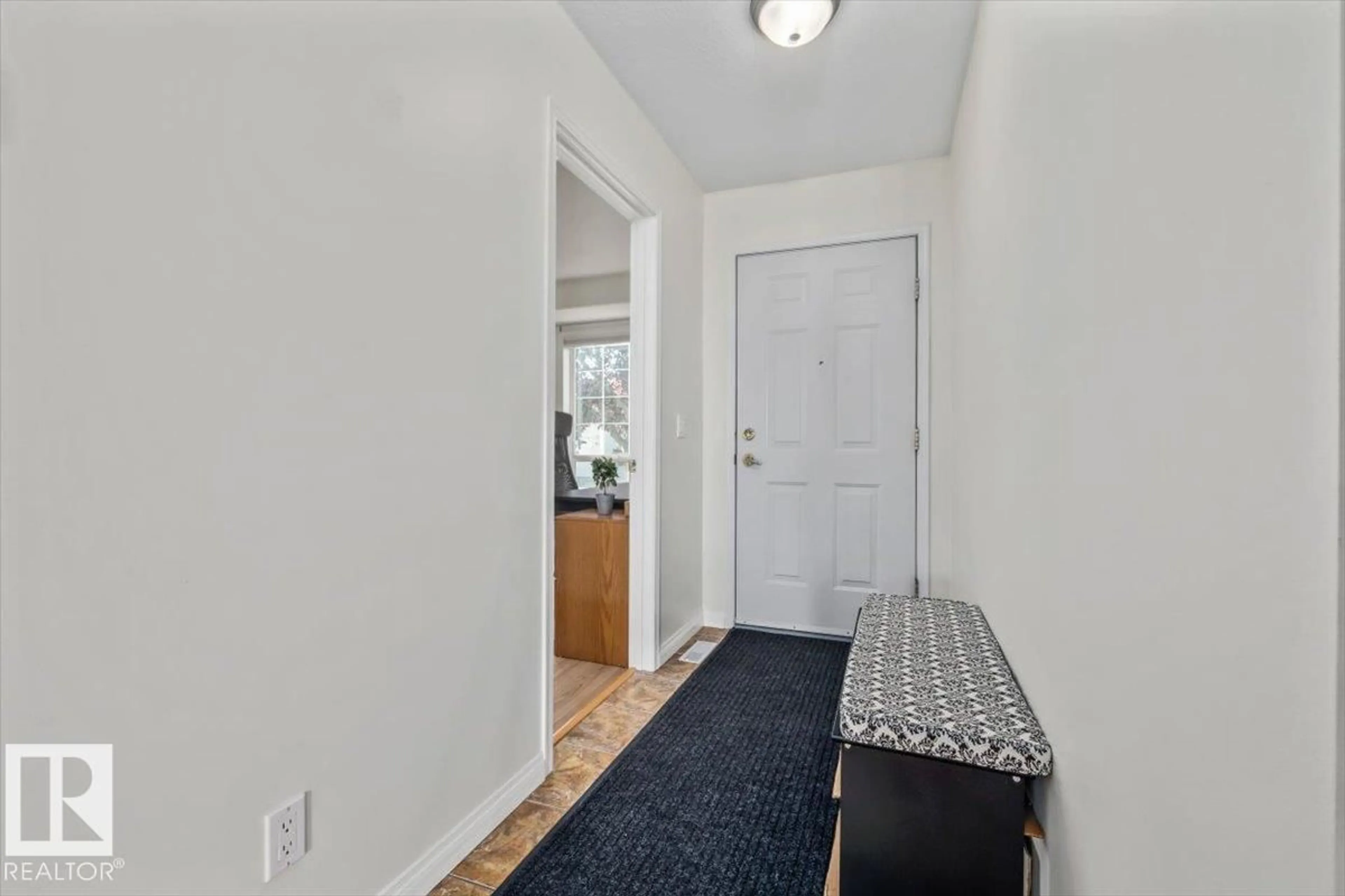Indoor entryway for 13320 - 92 124 ST, Edmonton Alberta T5L5B7
