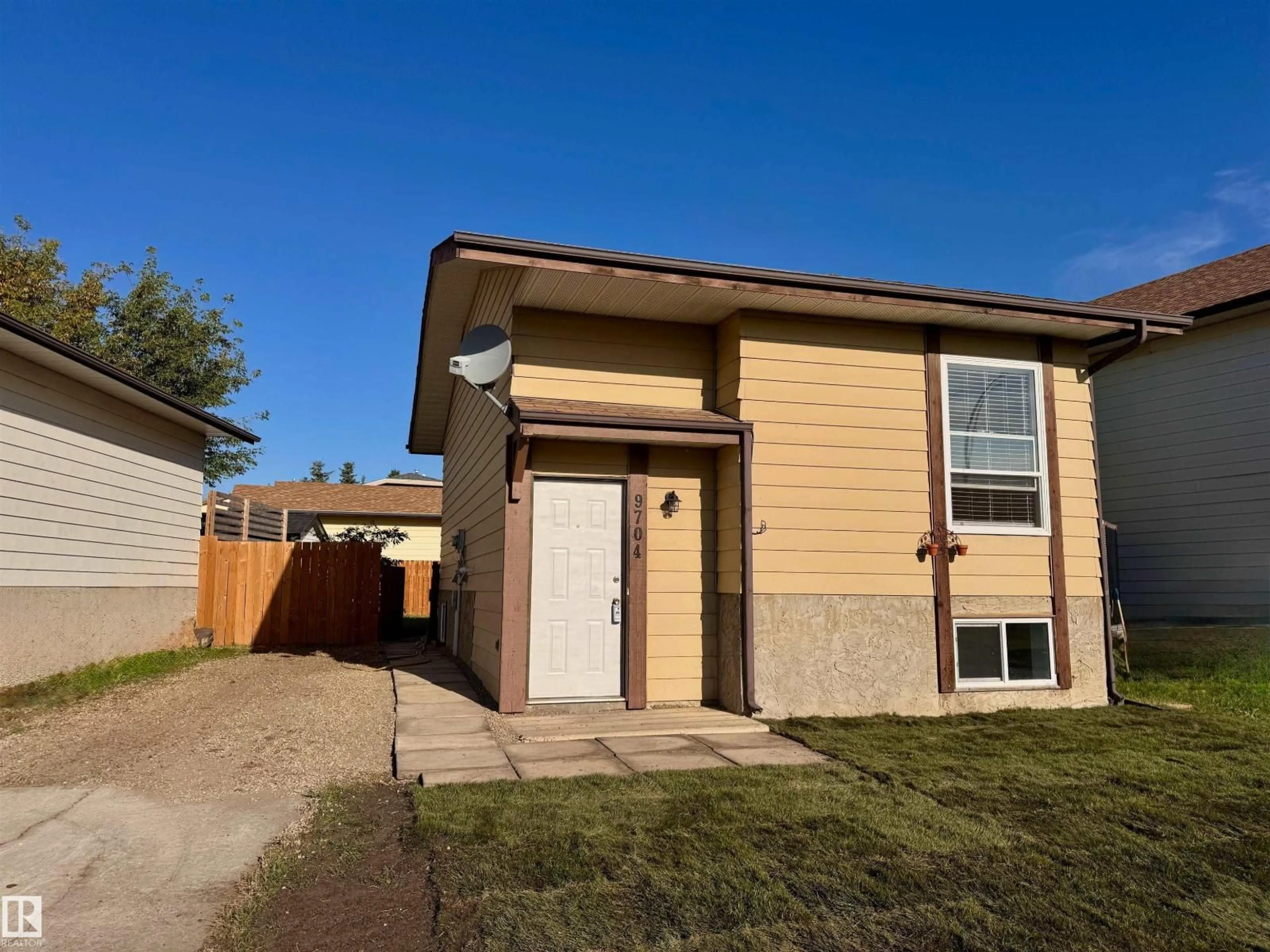 Home with vinyl exterior material, street for 9704 104 ST, Morinville Alberta T8R1C8