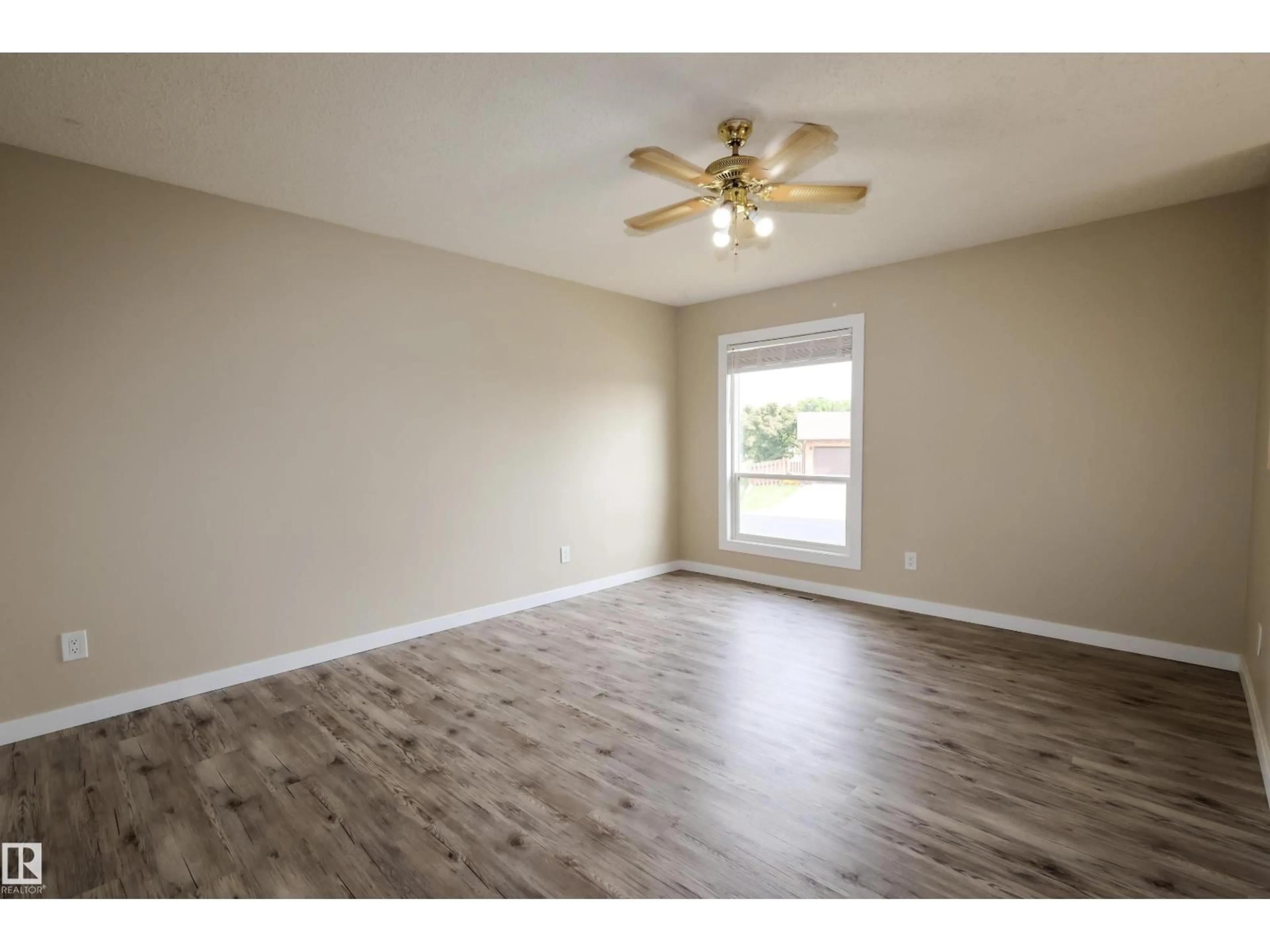 A pic of a room for 9704 104 ST, Morinville Alberta T8R1C8