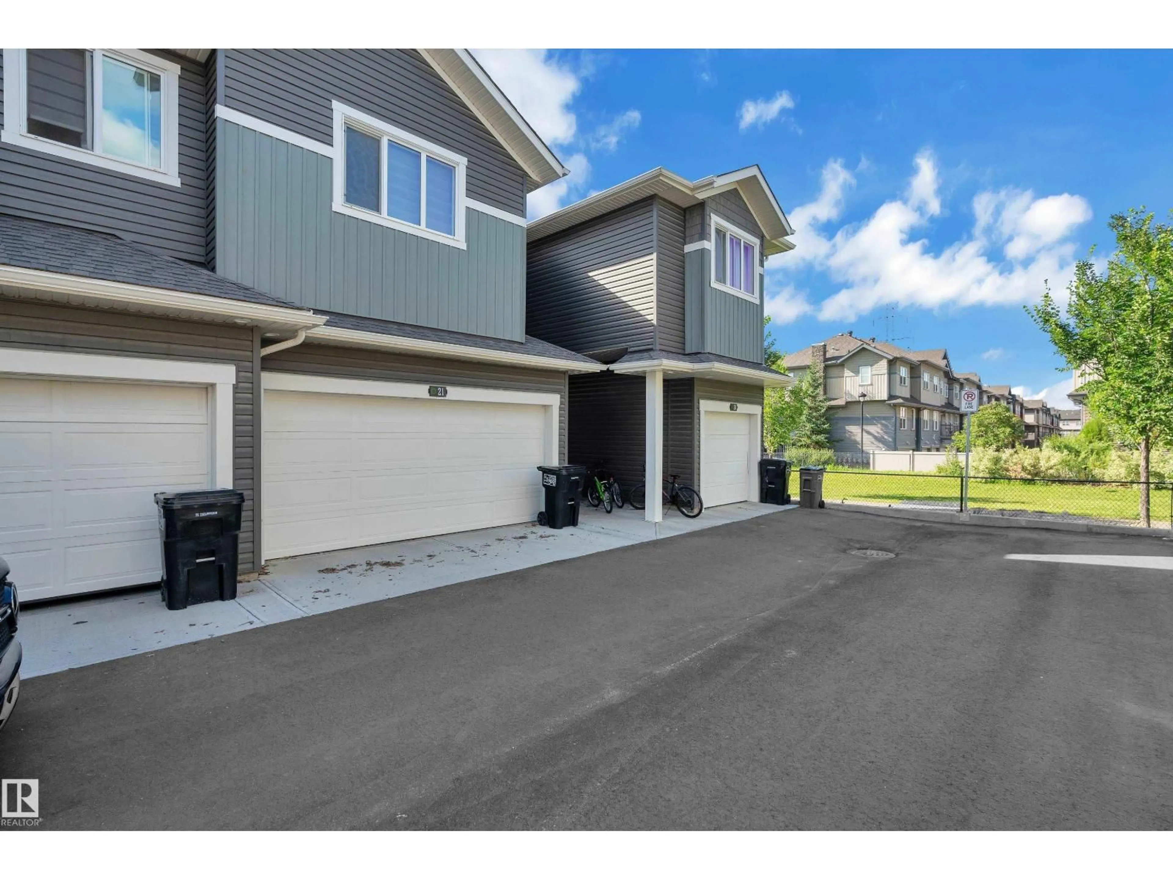 A pic from outside/outdoor area/front of a property/back of a property/a pic from drone, street for 21 - 603 ORCHARDS BV, Edmonton Alberta T6X2W8