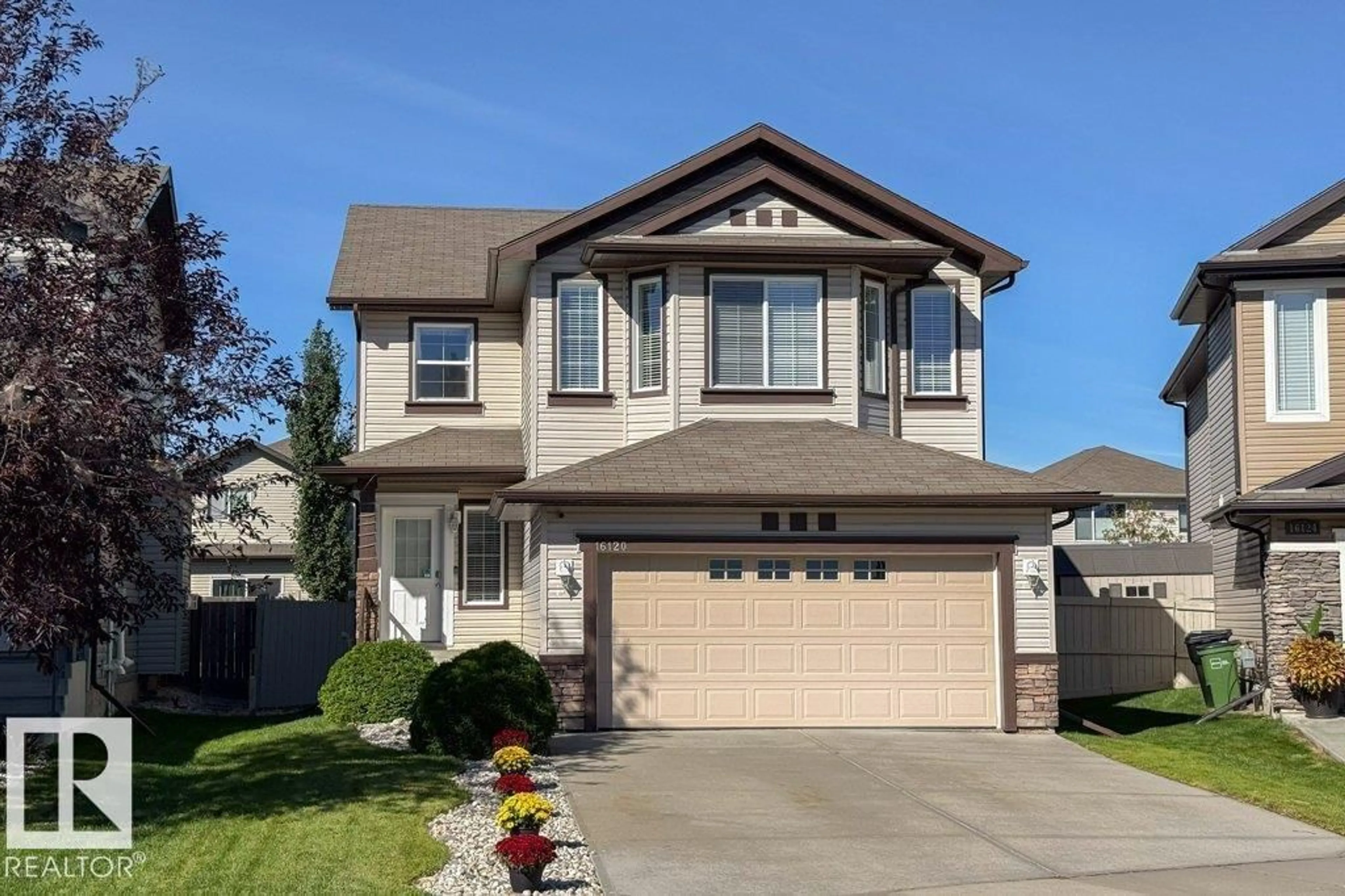 Home with vinyl exterior material, street for NW - 16120 138 ST, Edmonton Alberta T6V0E2