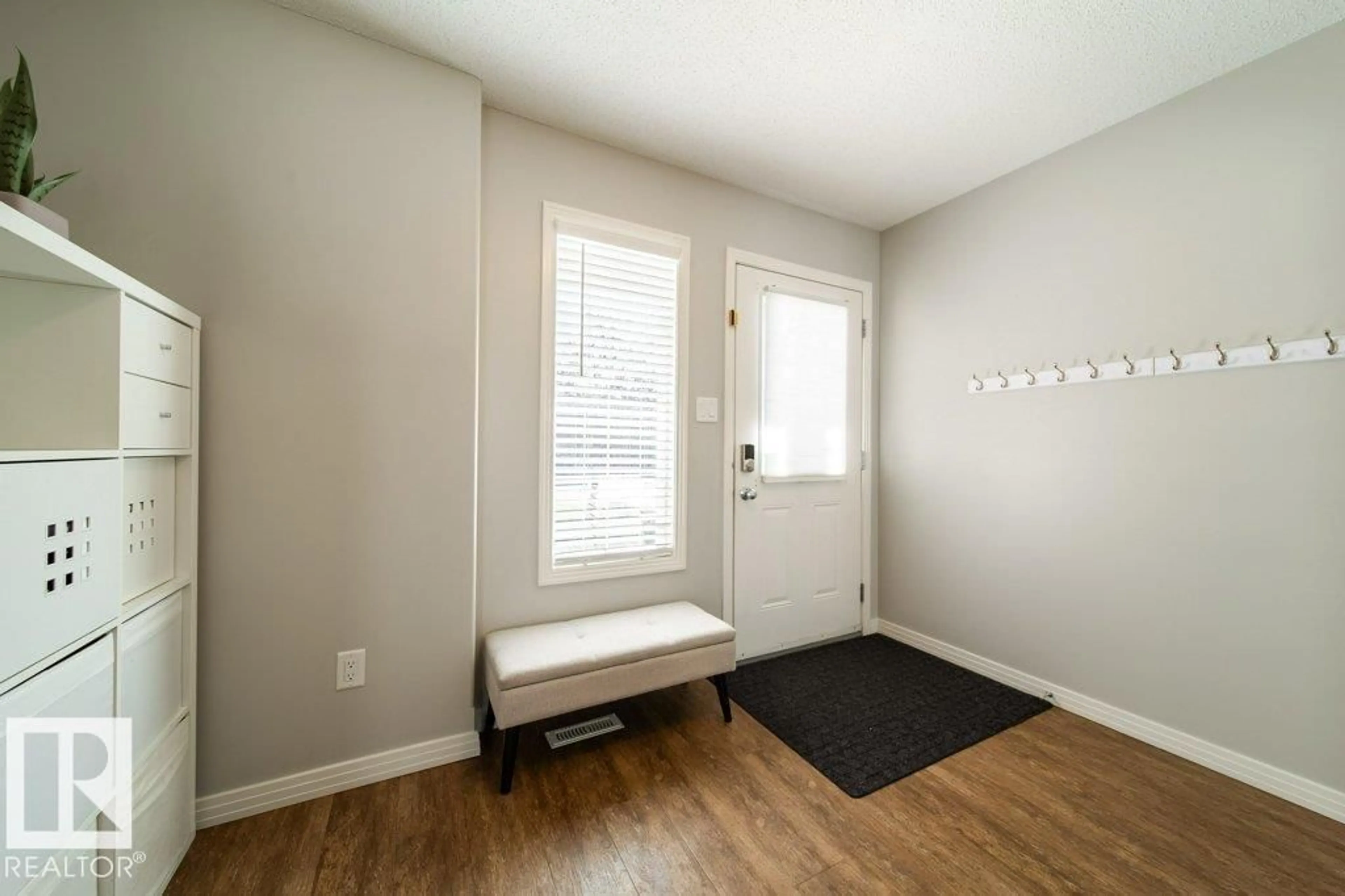 Indoor entryway for NW - 16120 138 ST, Edmonton Alberta T6V0E2