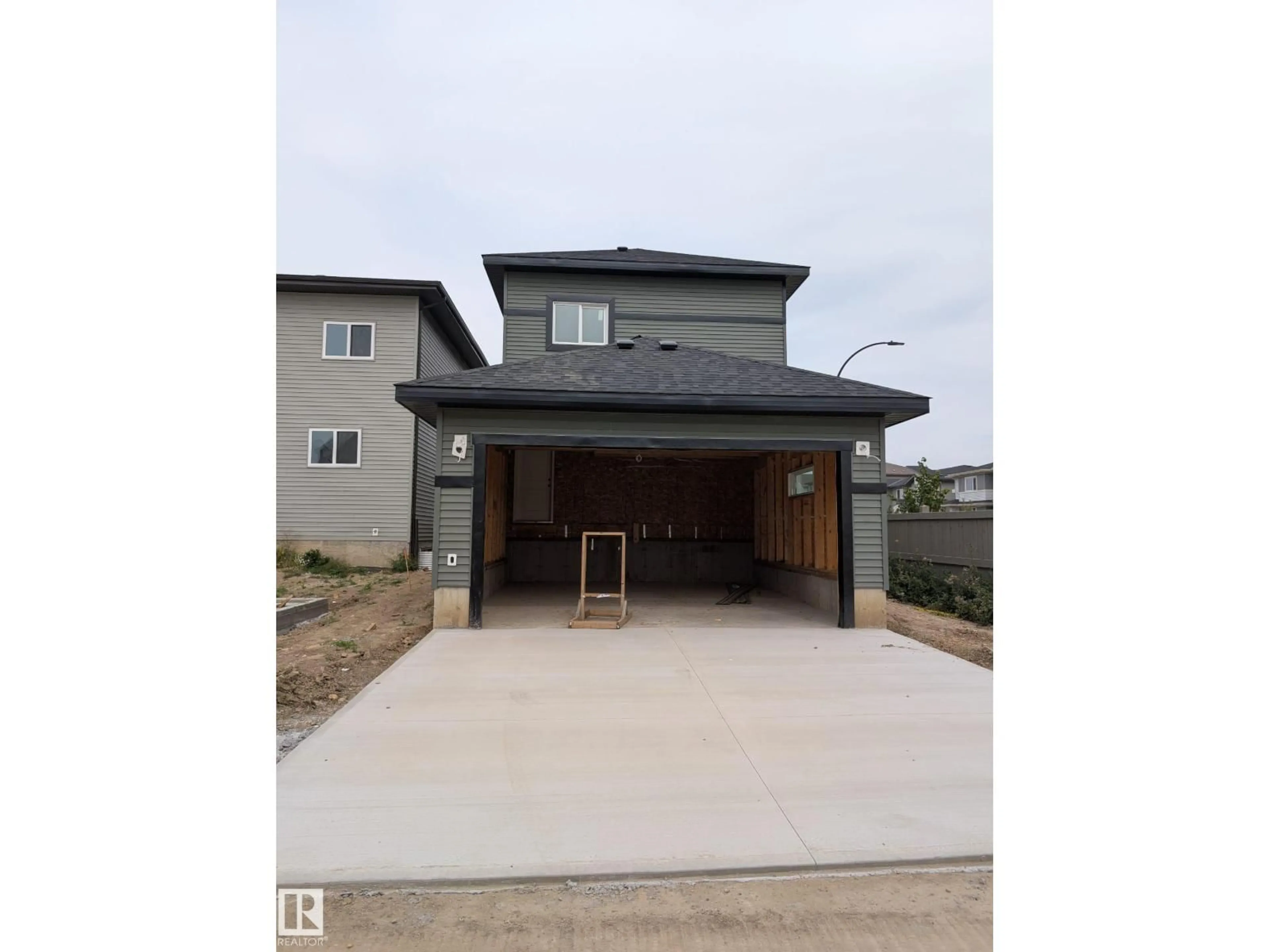 Indoor garage for 354 ROBERTS WD, Leduc Alberta T9E1P8