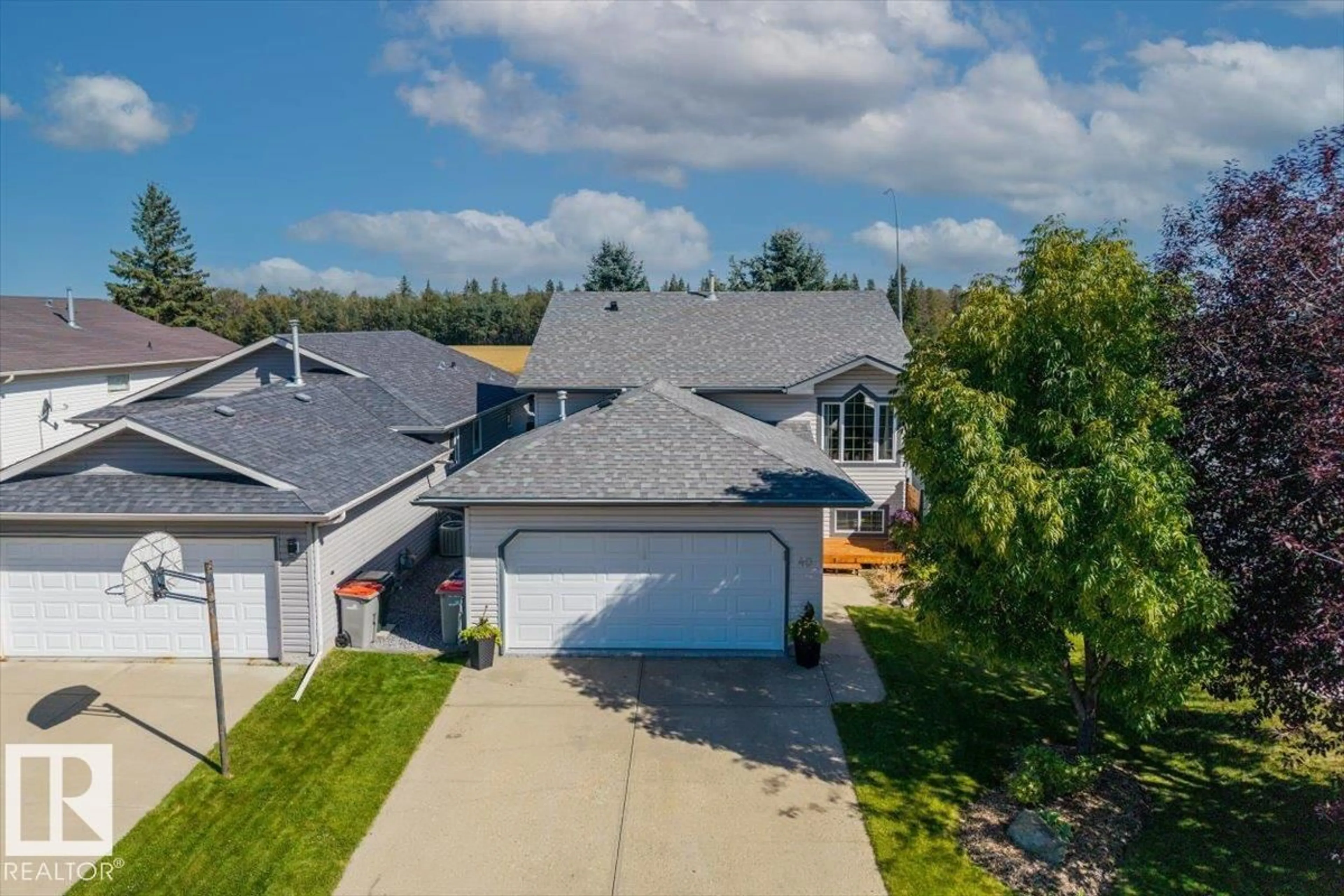 A pic from outside/outdoor area/front of a property/back of a property/a pic from drone, unknown for 40 HAMPTON PL, Stony Plain Alberta T7Z2K7