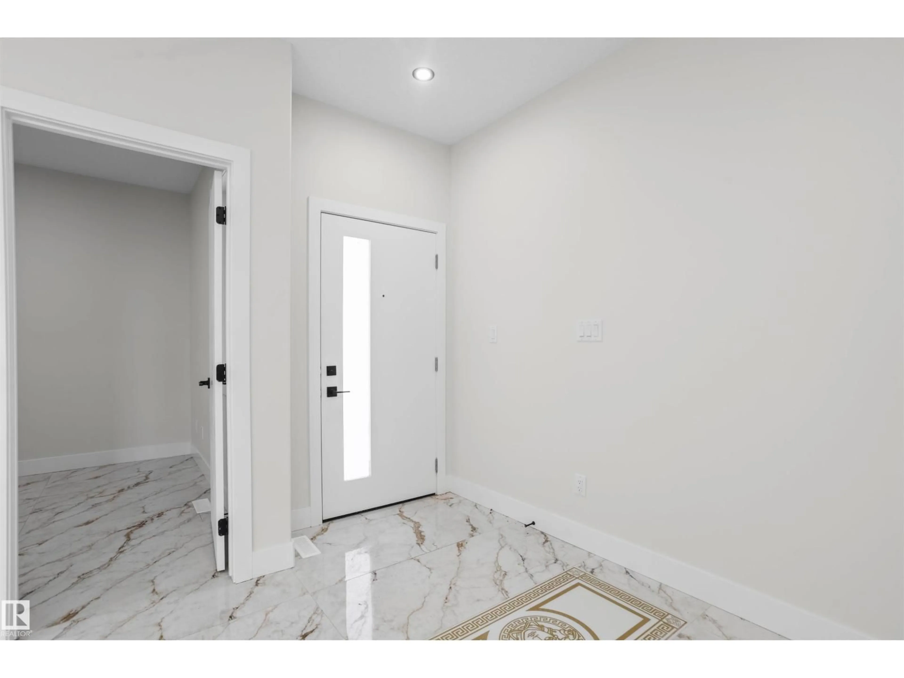 Indoor entryway for SW - 220 21 ST, Edmonton Alberta T6X3C9