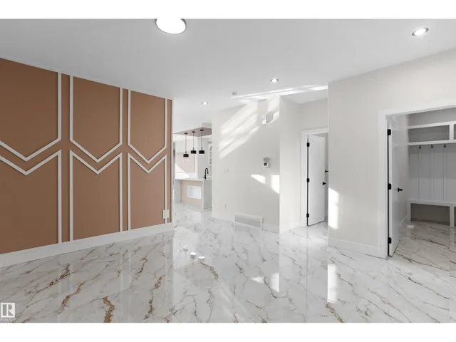 SW - 220 21 ST, Edmonton 4