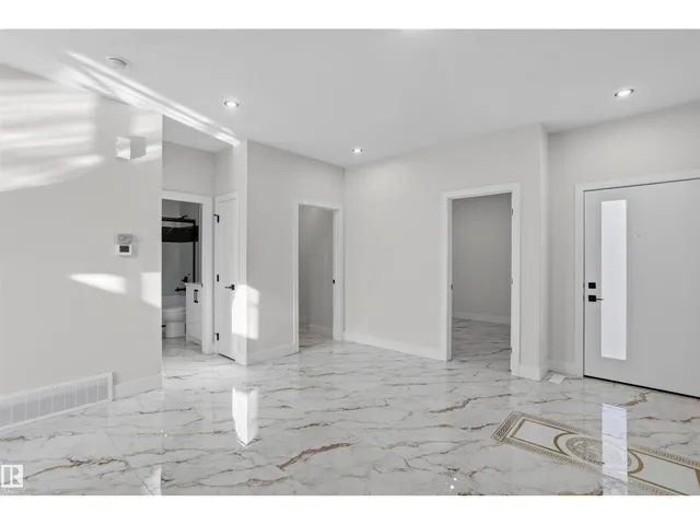 SW - 220 21 ST, Edmonton 5