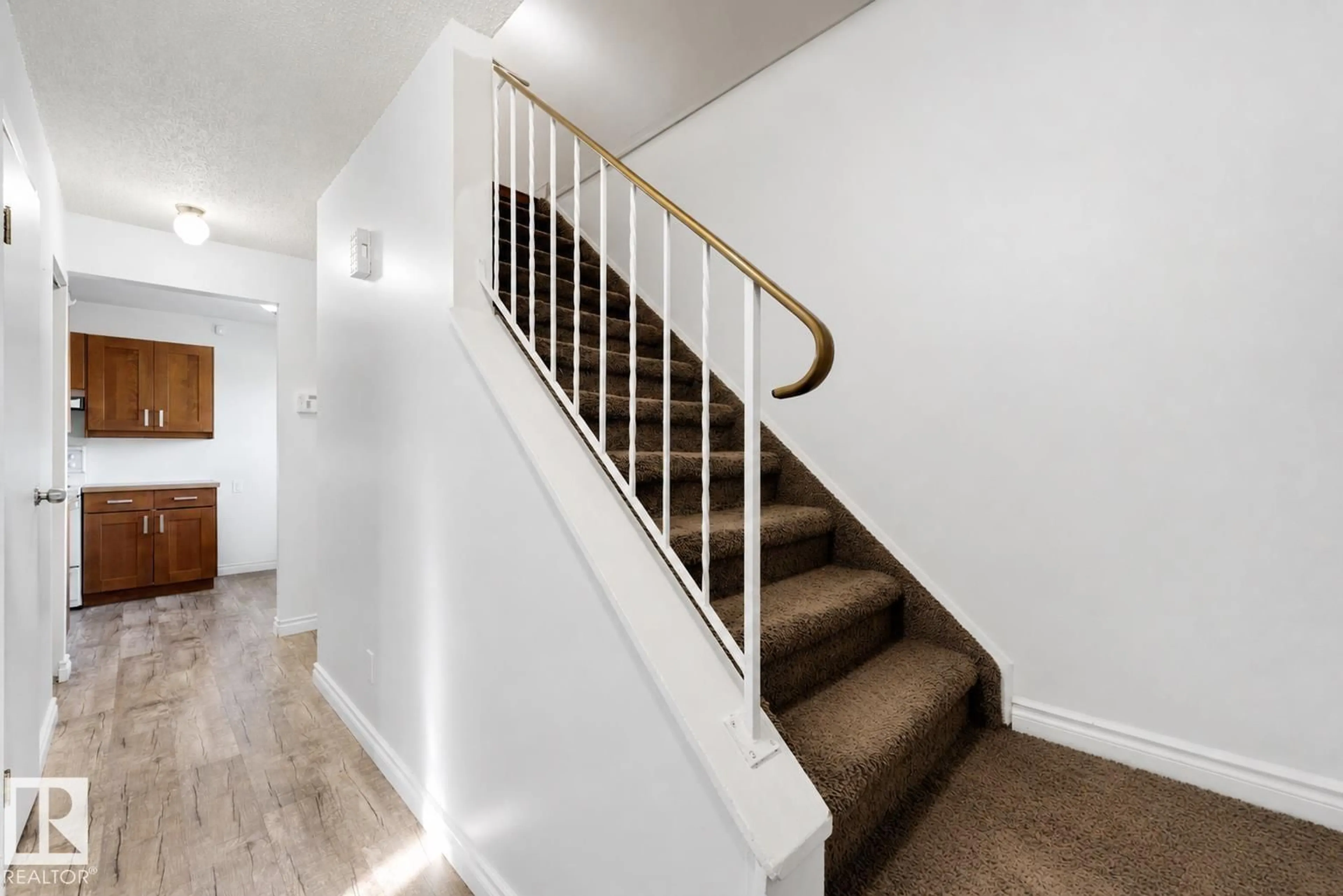 Stairs for 303 PRIMROSE GARDENS GD, Edmonton Alberta T5T0R1