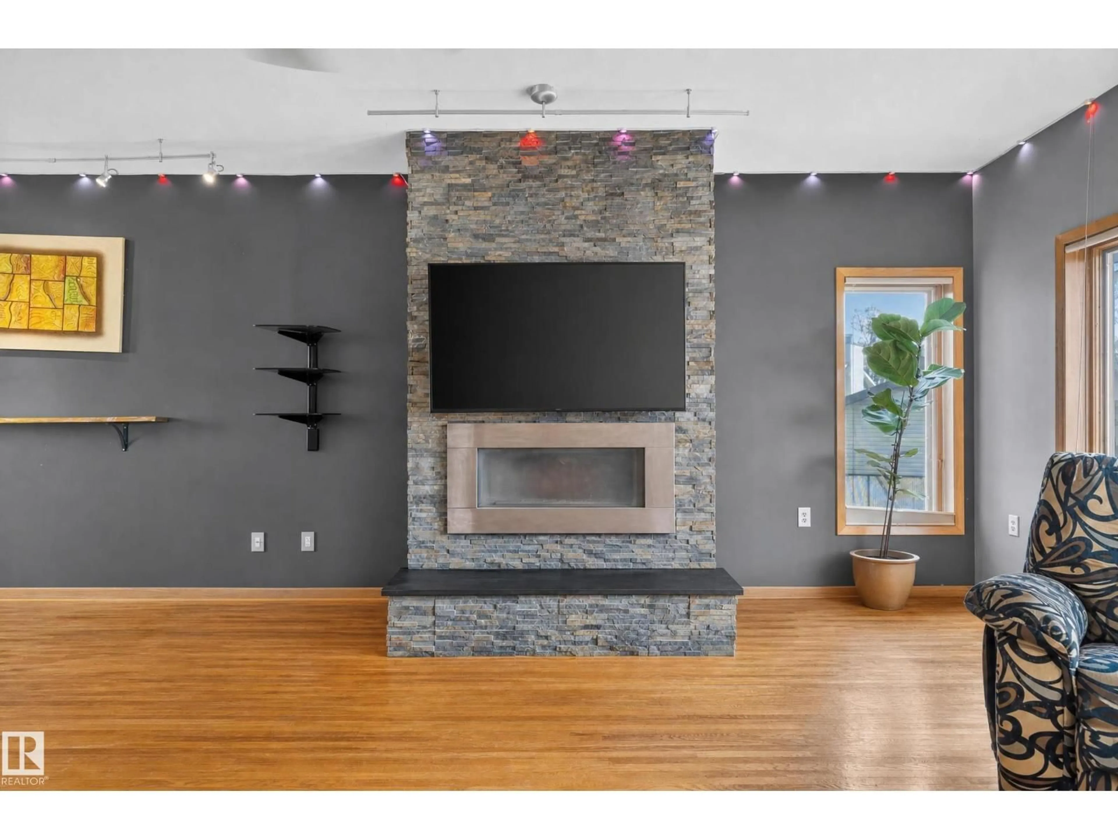 Home theater for NW - 17103 92 ST, Edmonton Alberta T5Z2N1