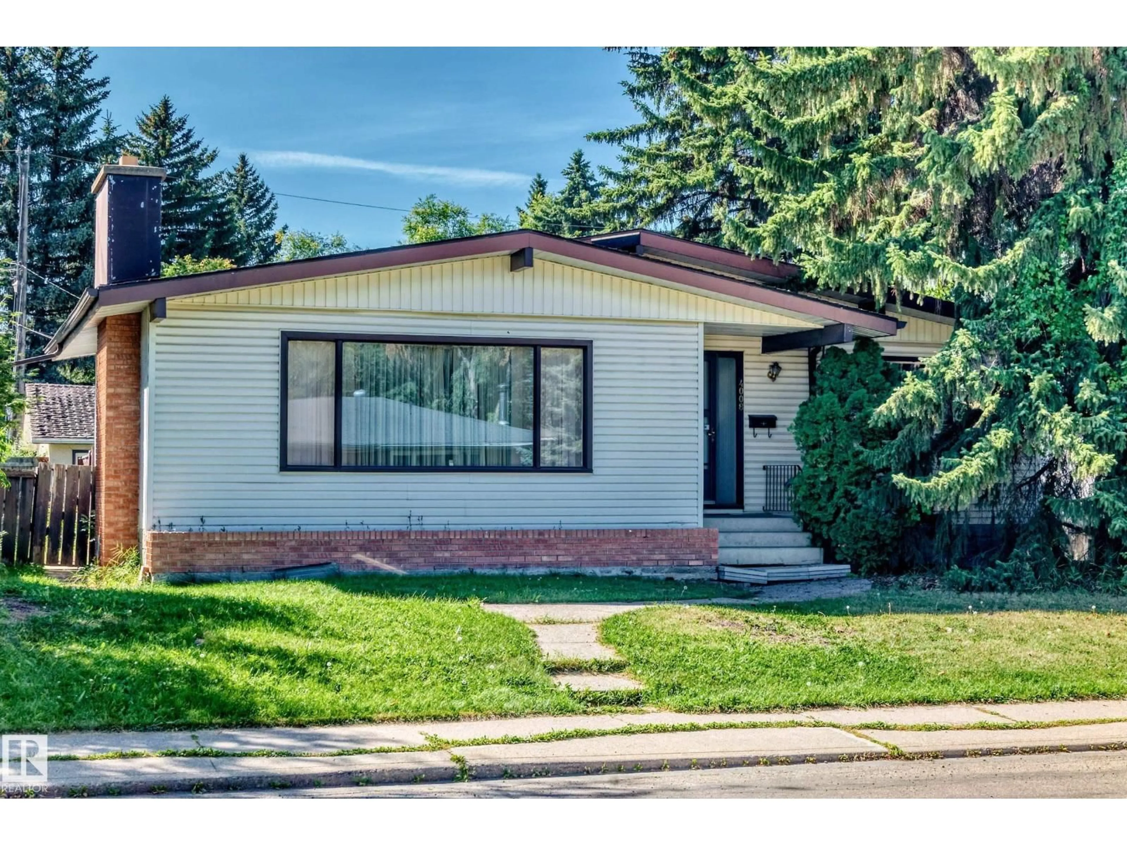 Home with vinyl exterior material, street for NW - 4008 124 ST, Edmonton Alberta T6J1Z9