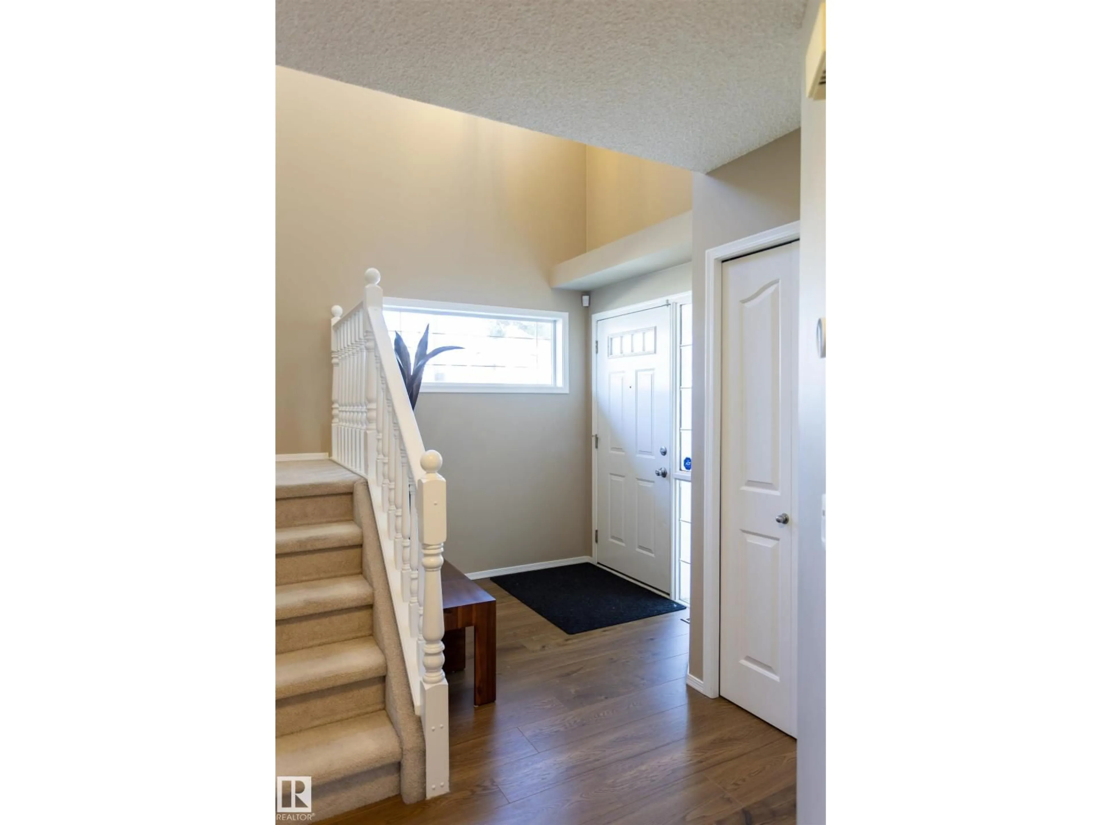 Indoor entryway for 3575 MCLEAN CR, Edmonton Alberta T6W1M4