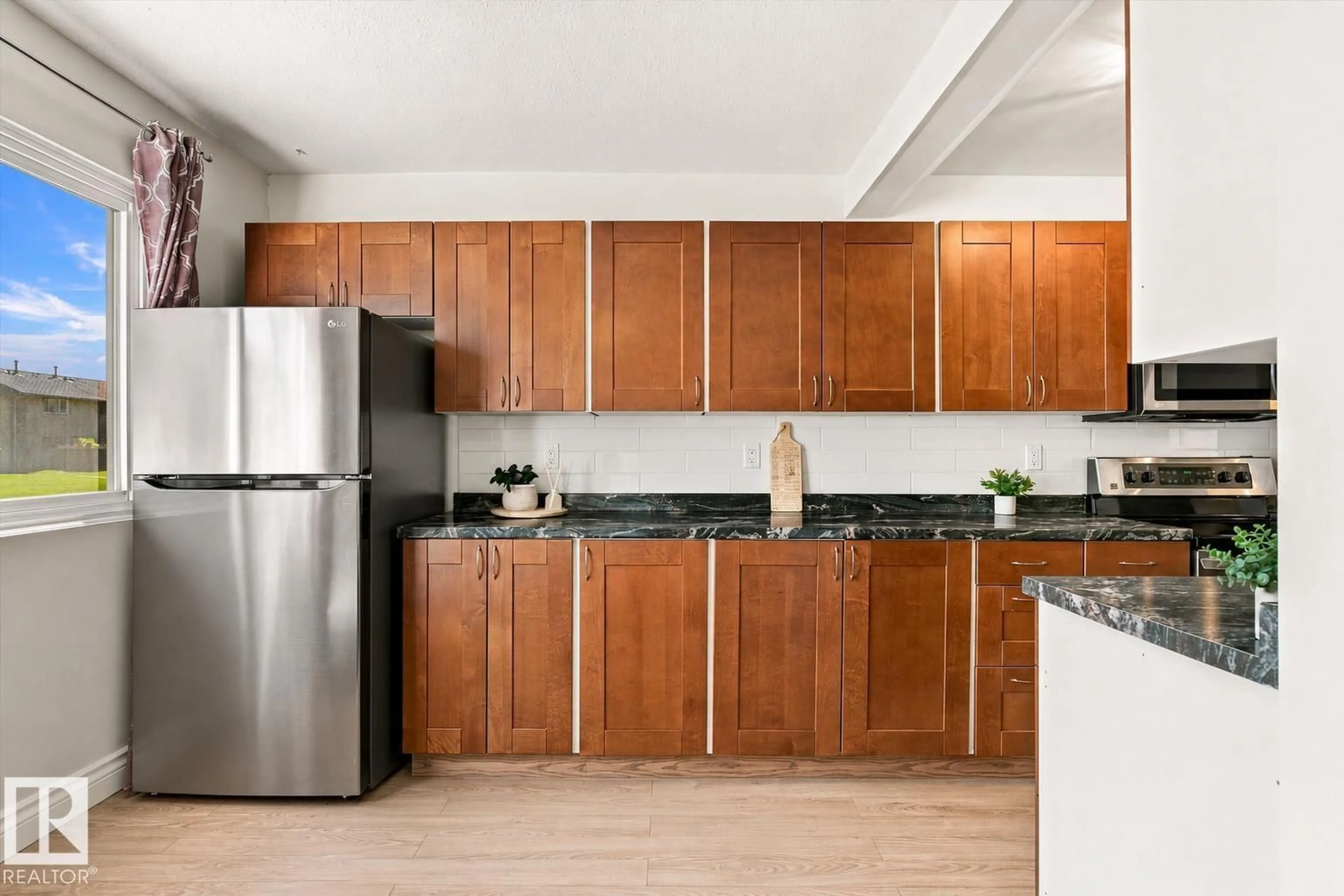 Standard kitchen, unknown for 790 ABBOTTSFIELD RD, Edmonton Alberta T5W4R4