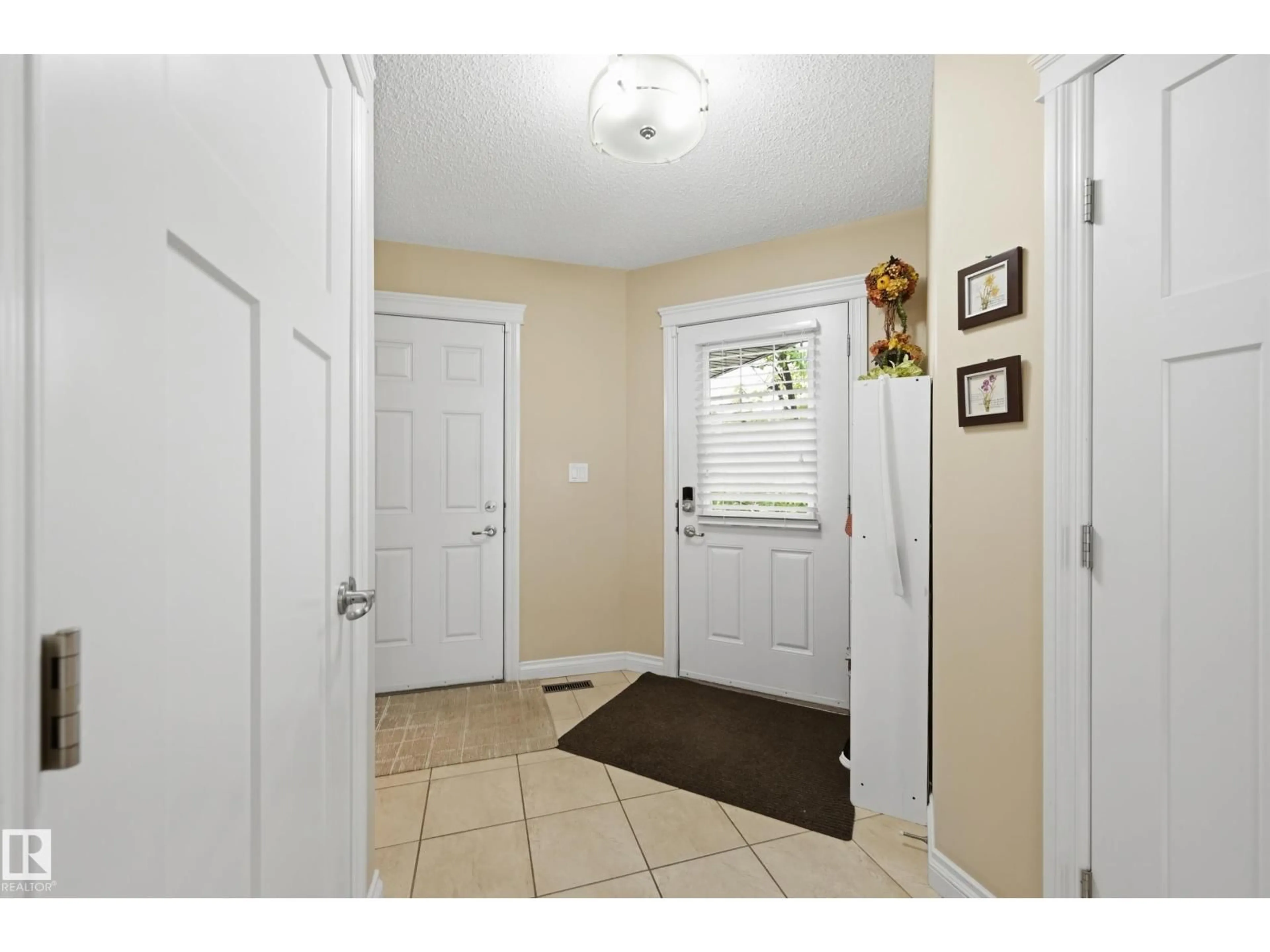 Indoor entryway for SW - 1111 176 ST, Edmonton Alberta T6W2B7