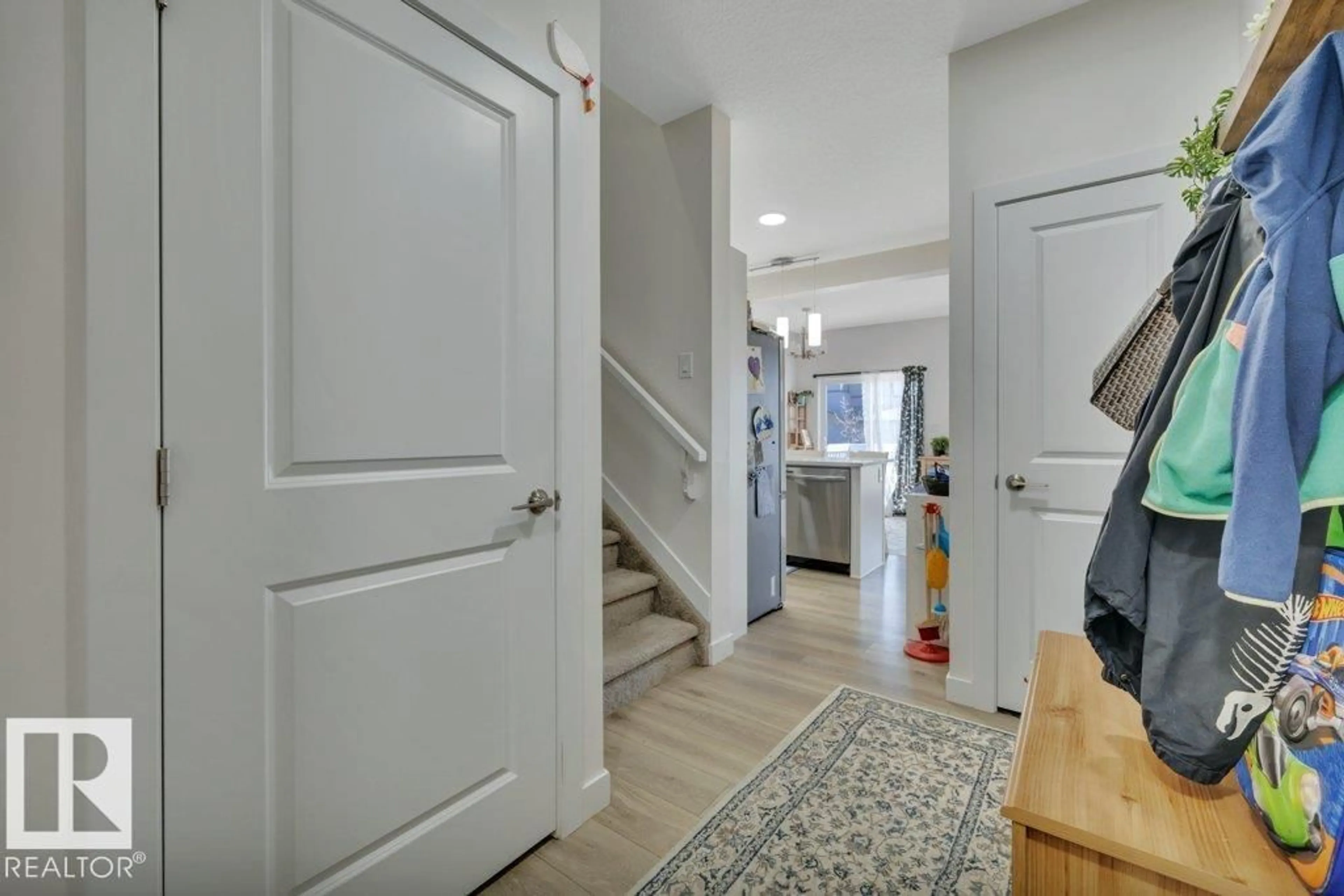 Indoor entryway for 603 ORCHARDS BV, Edmonton Alberta T6X2W8
