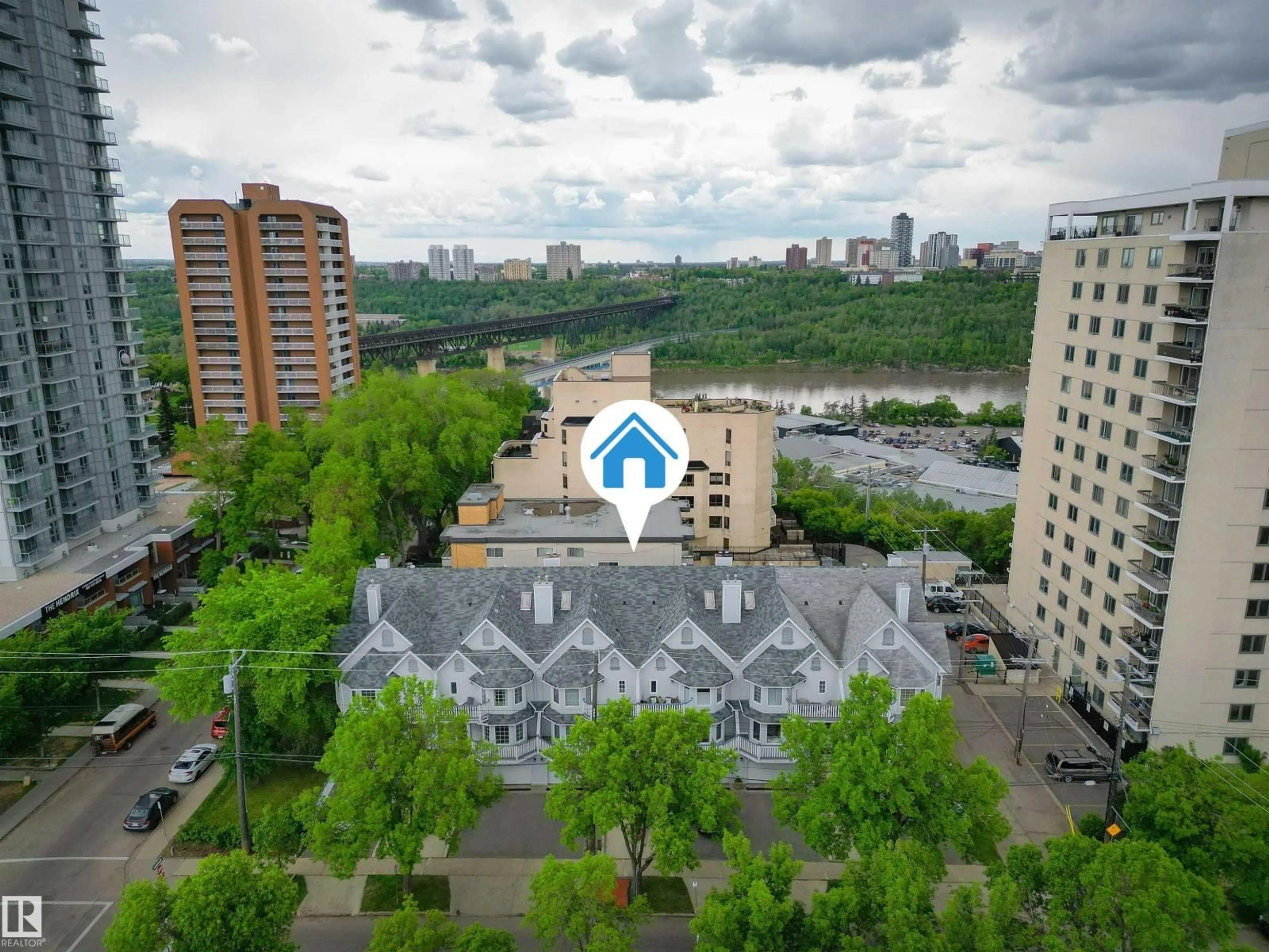 A pic from outside/outdoor area/front of a property/back of a property/a pic from drone, city buildings view from balcony for NW - 11107 98 AV, Edmonton Alberta T5K0E1