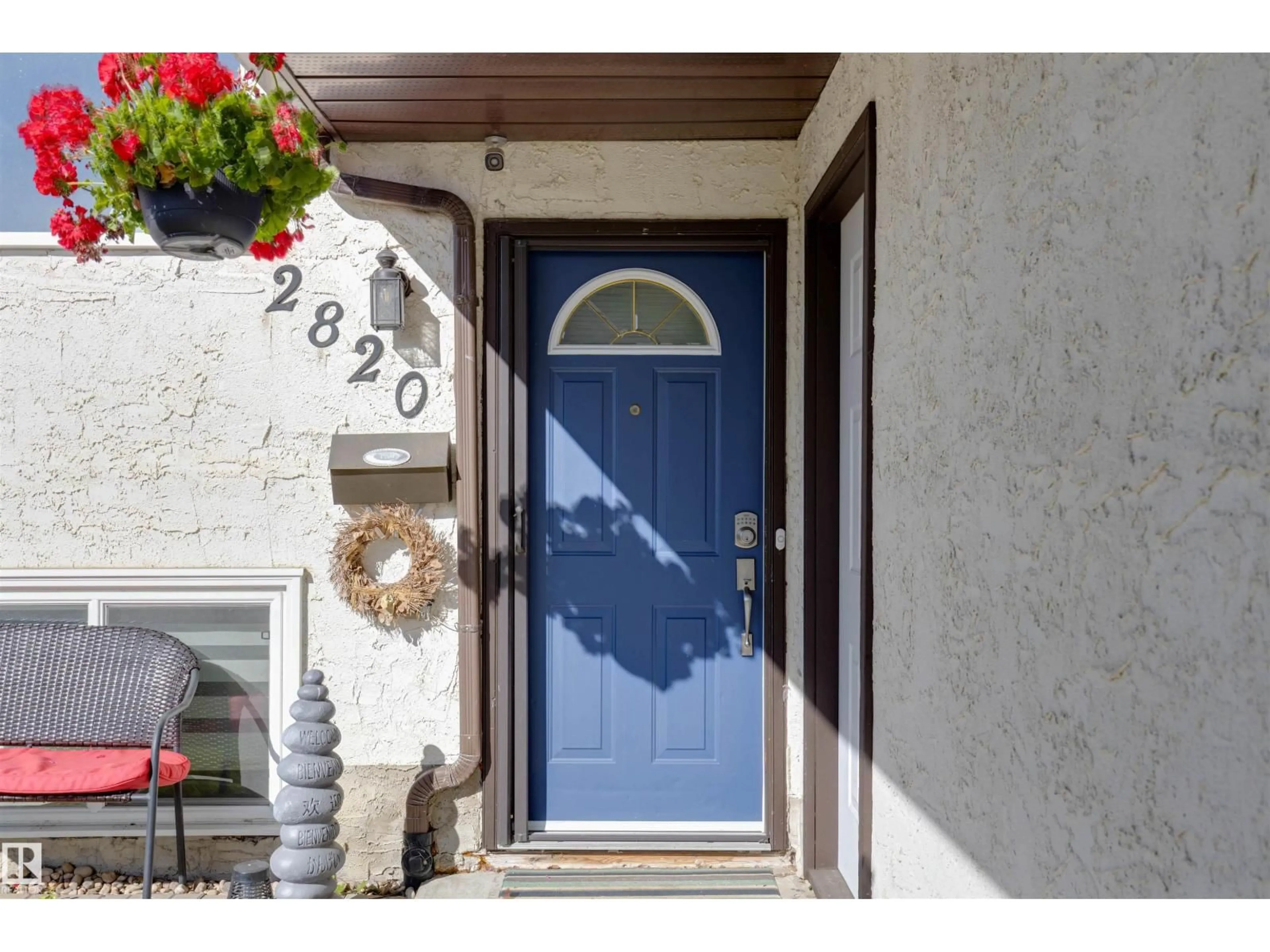 Indoor entryway for 2820 35 ST, Edmonton Alberta T6L3Y4
