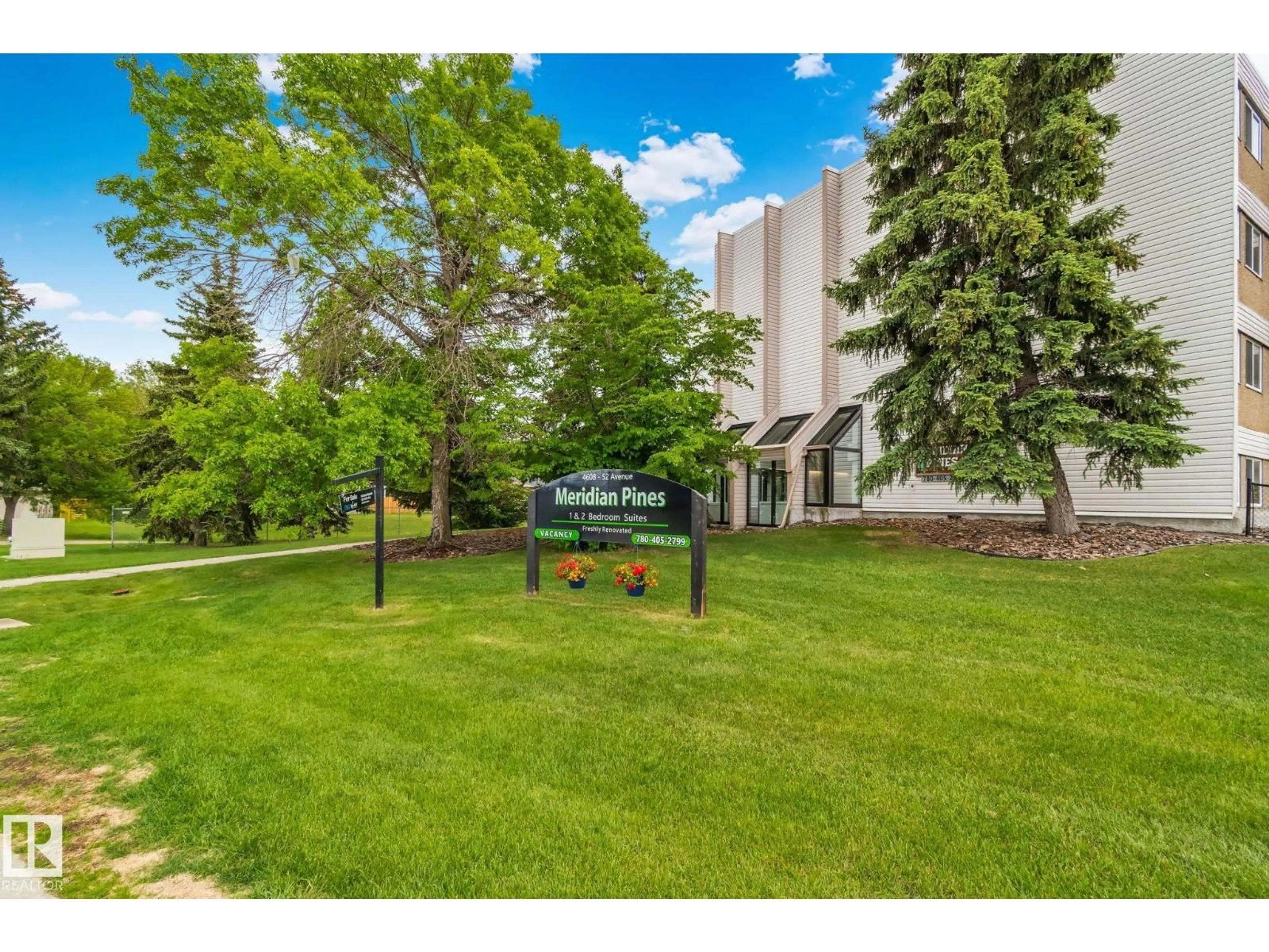 Indoor foyer for #111 - 4608 52 AV, Stony Plain Alberta T7Z1N7