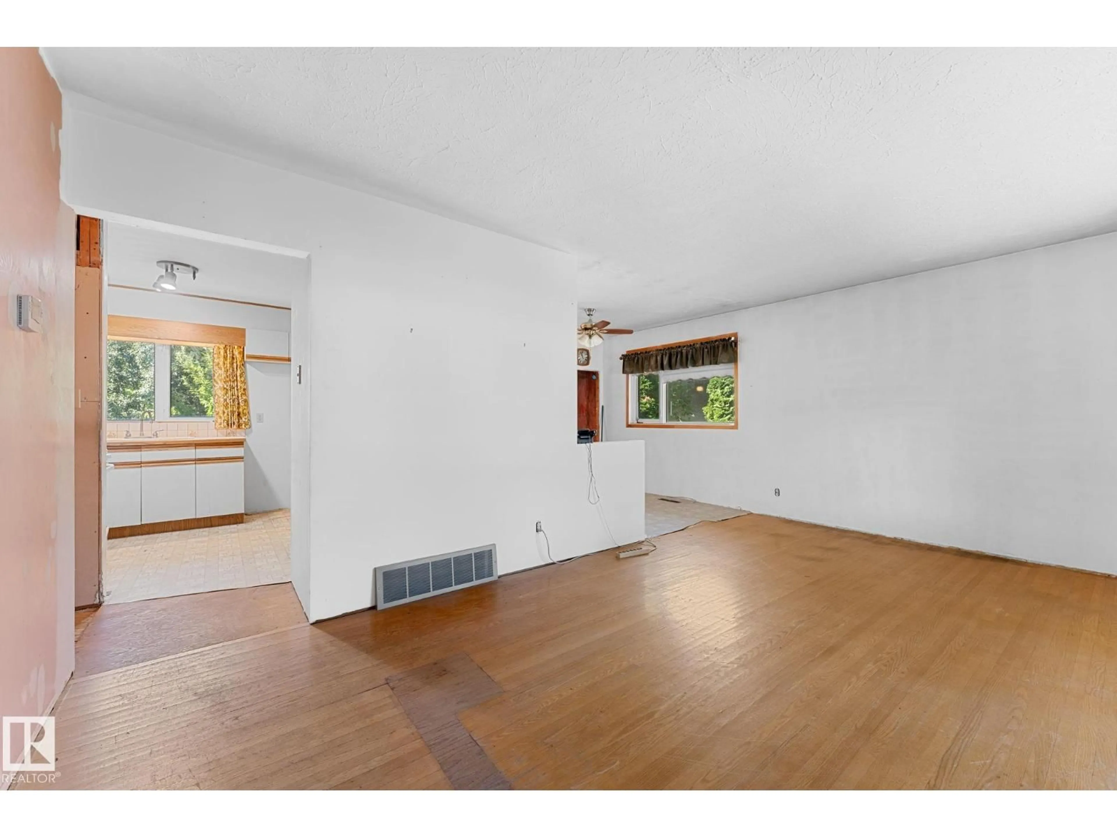 A pic of a room for 12352 ST ALBERT TR, Edmonton Alberta T5L4G8