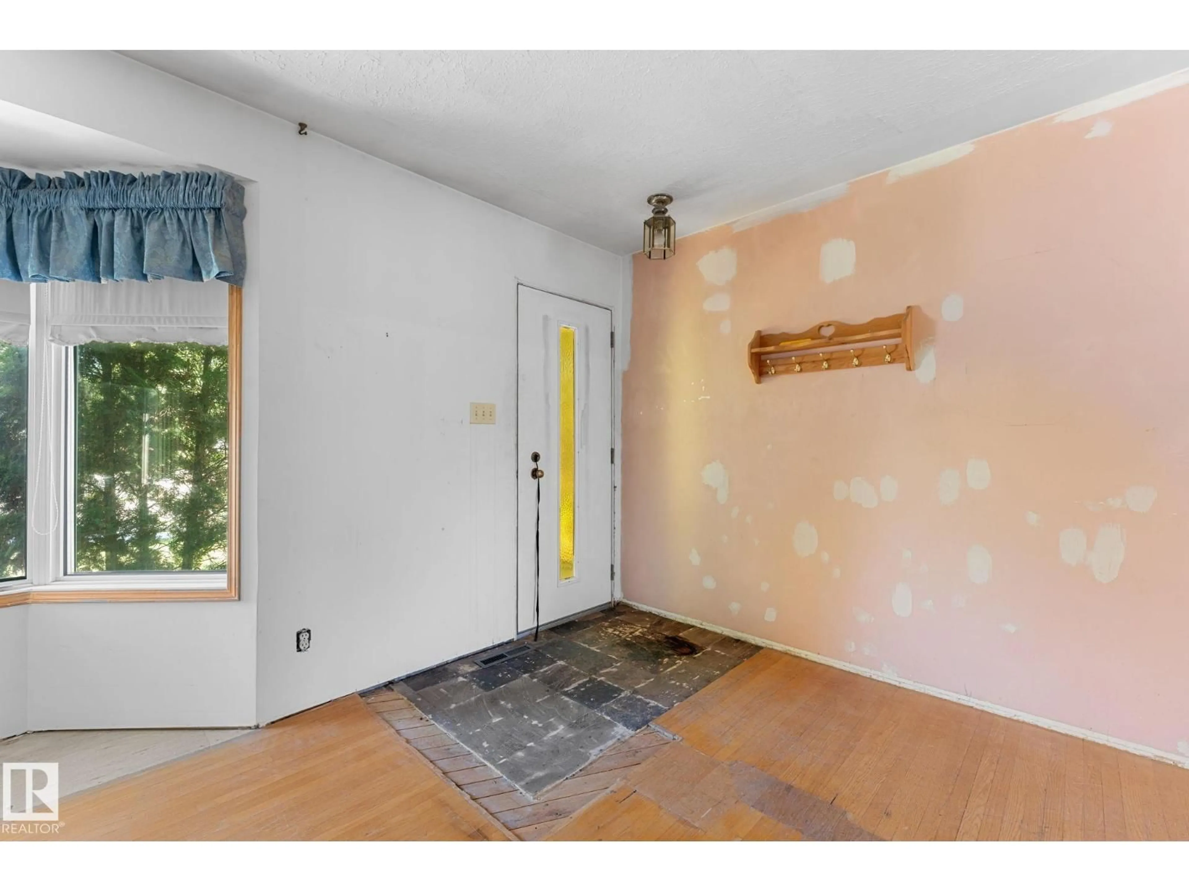 Indoor entryway for 12352 ST ALBERT TR, Edmonton Alberta T5L4G8