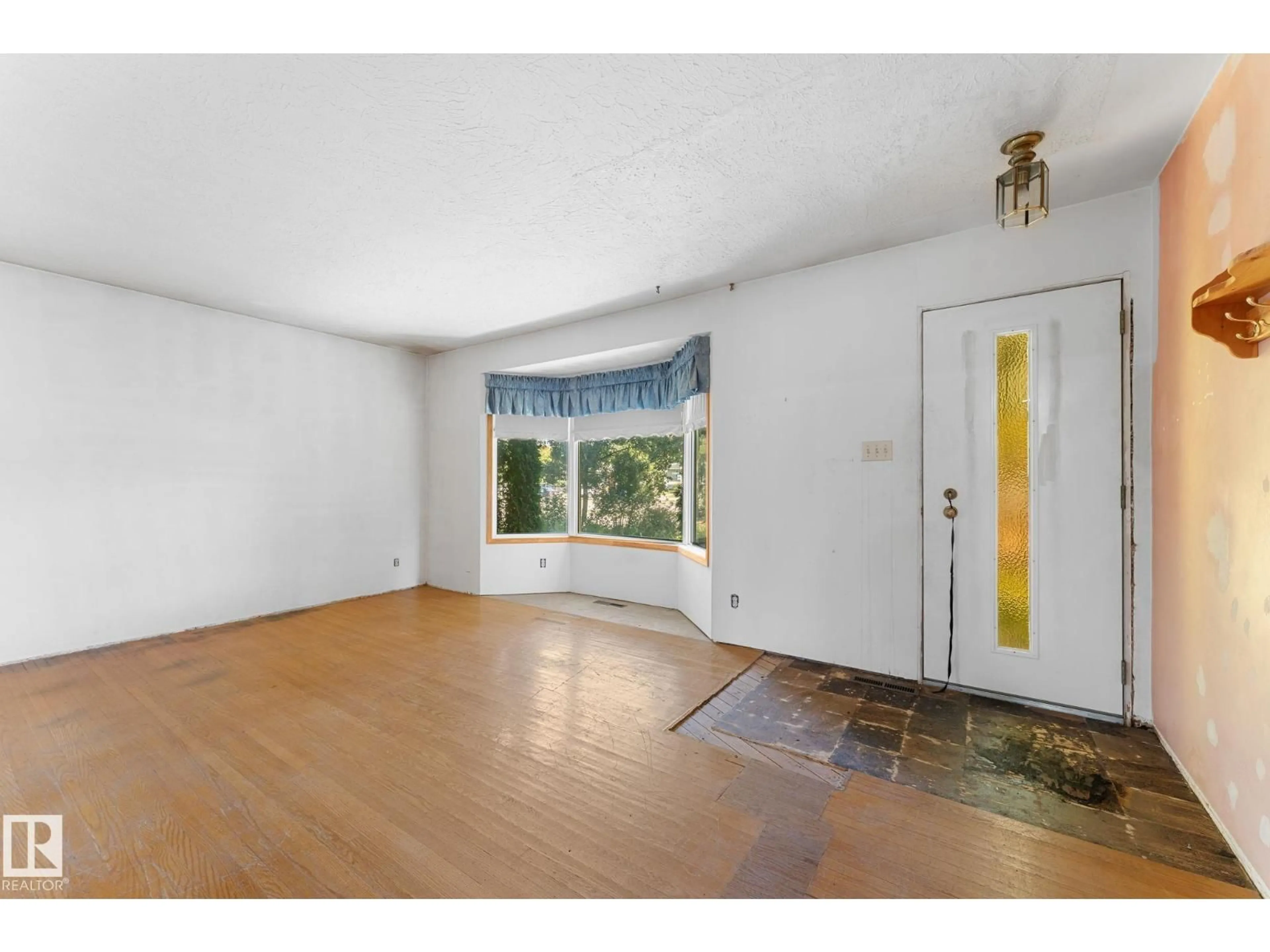 Unknown for 12352 ST ALBERT TR, Edmonton Alberta T5L4G8