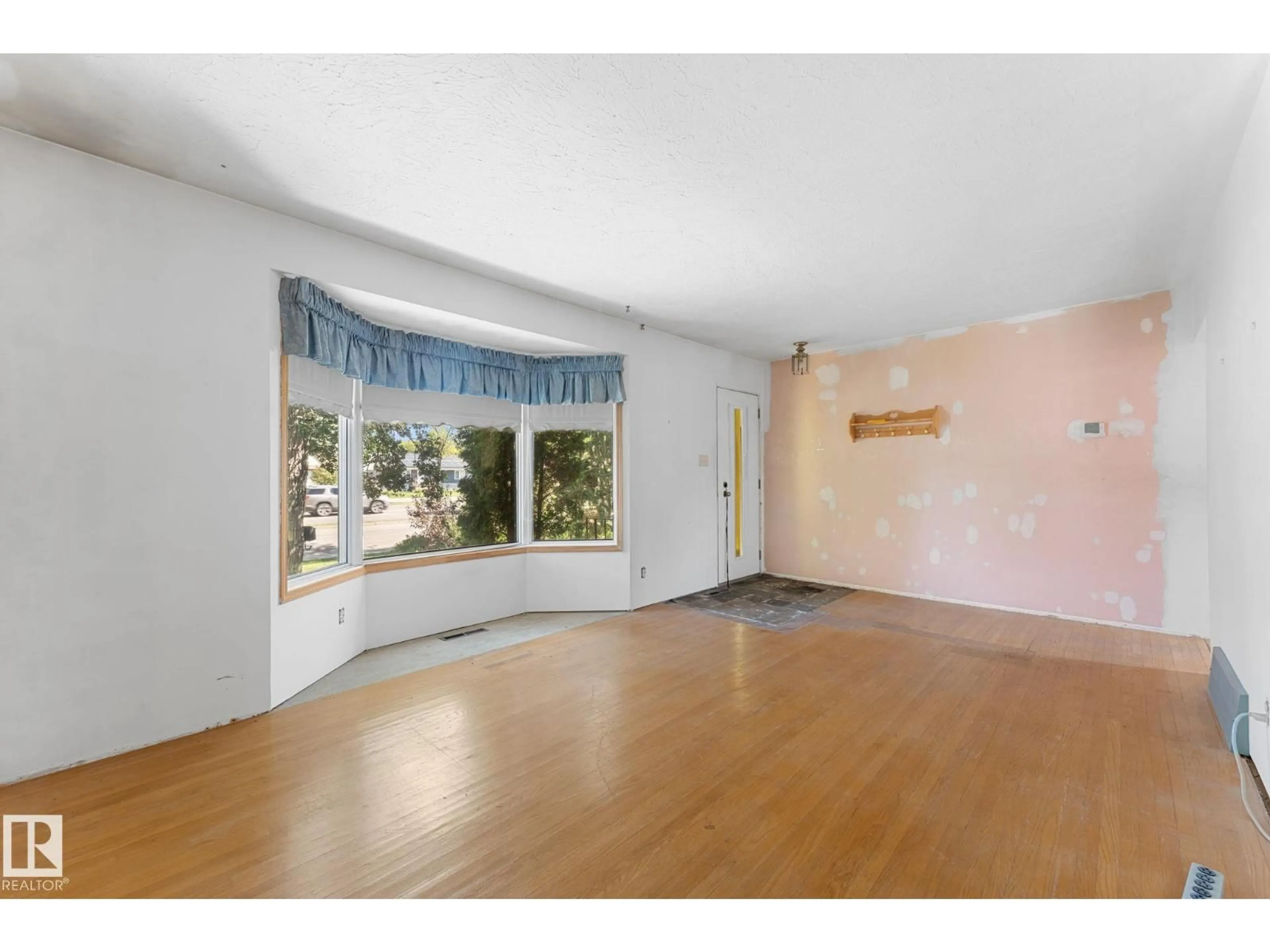 A pic of a room for 12352 ST ALBERT TR, Edmonton Alberta T5L4G8