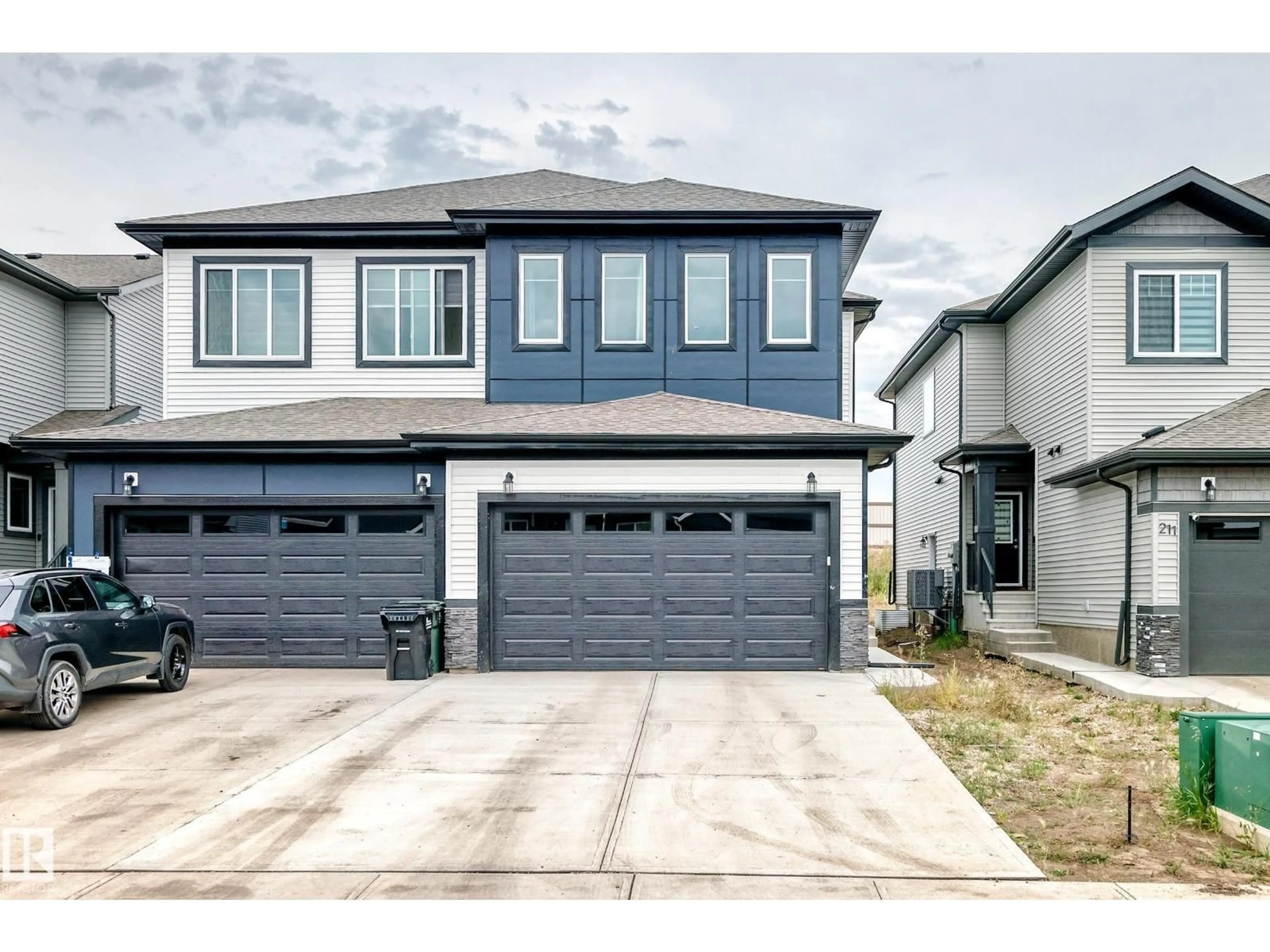 Home with vinyl exterior material, street for 215 SAVOY CR, Sherwood Park Alberta T8H3A8