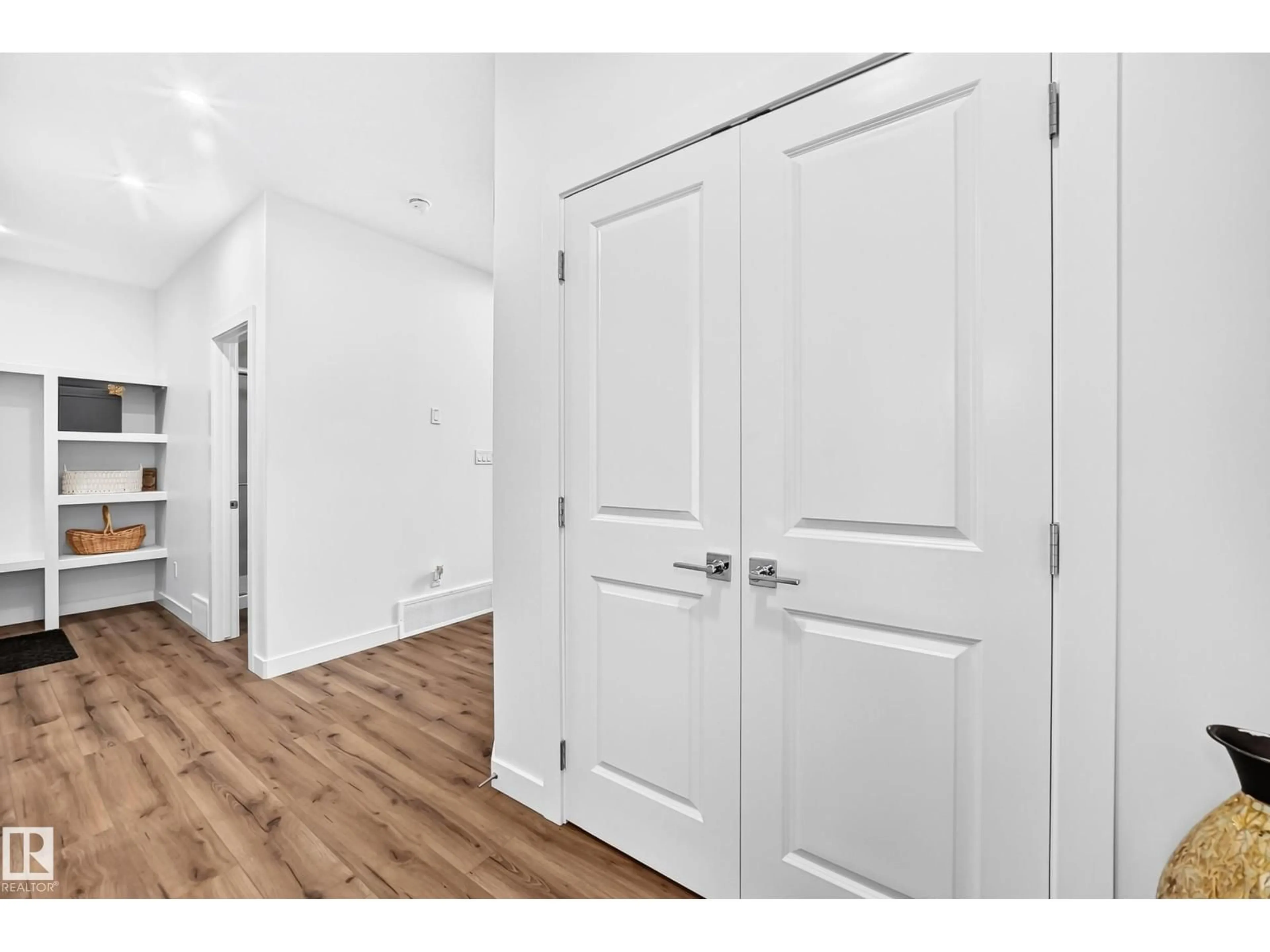 Indoor entryway for 215 SAVOY CR, Sherwood Park Alberta T8H3A8