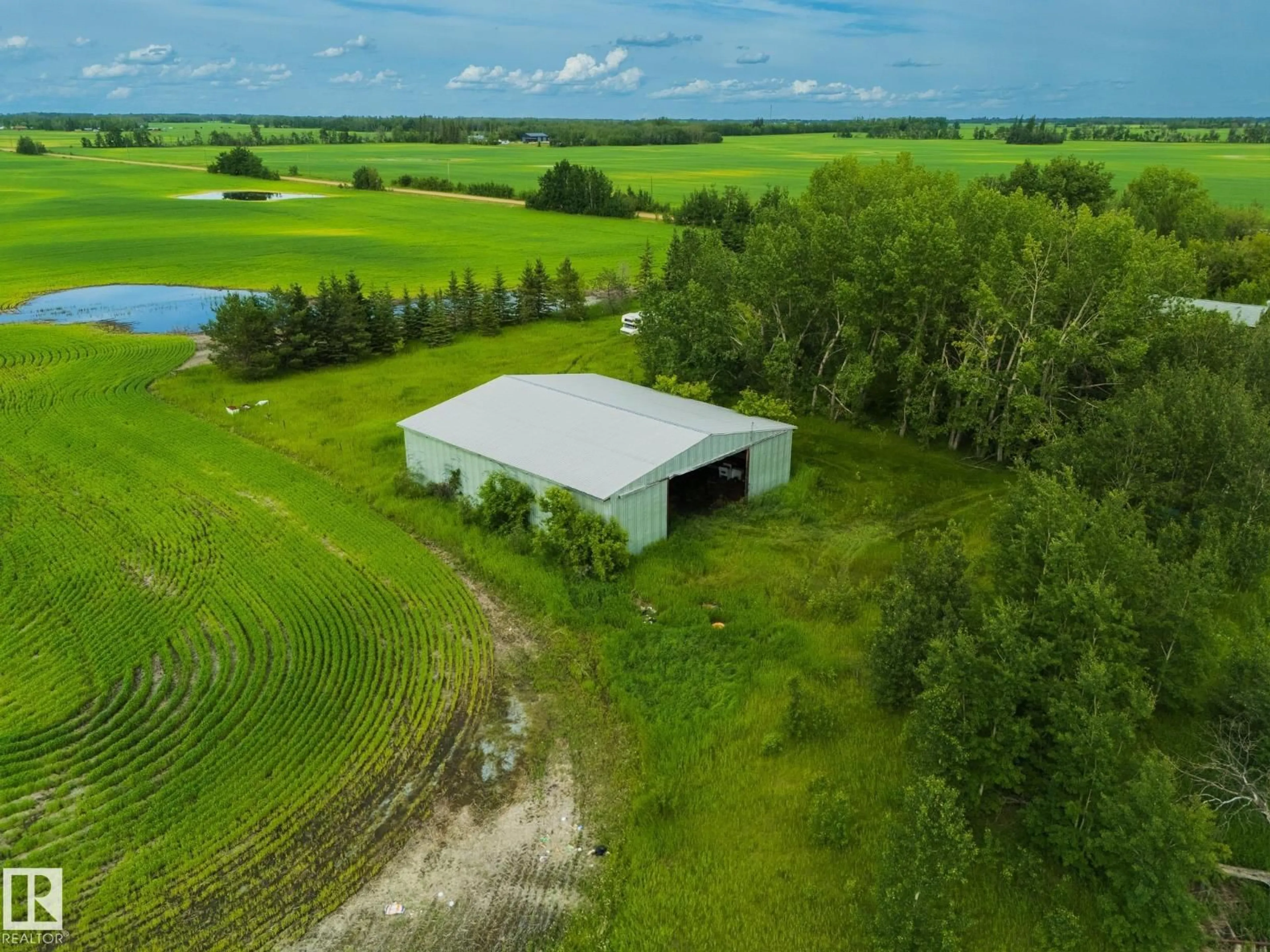 A pic from outside/outdoor area/front of a property/back of a property/a pic from drone, building for 57518 RGE ROAD 213, Rural Sturgeon County Alberta T0A1N6