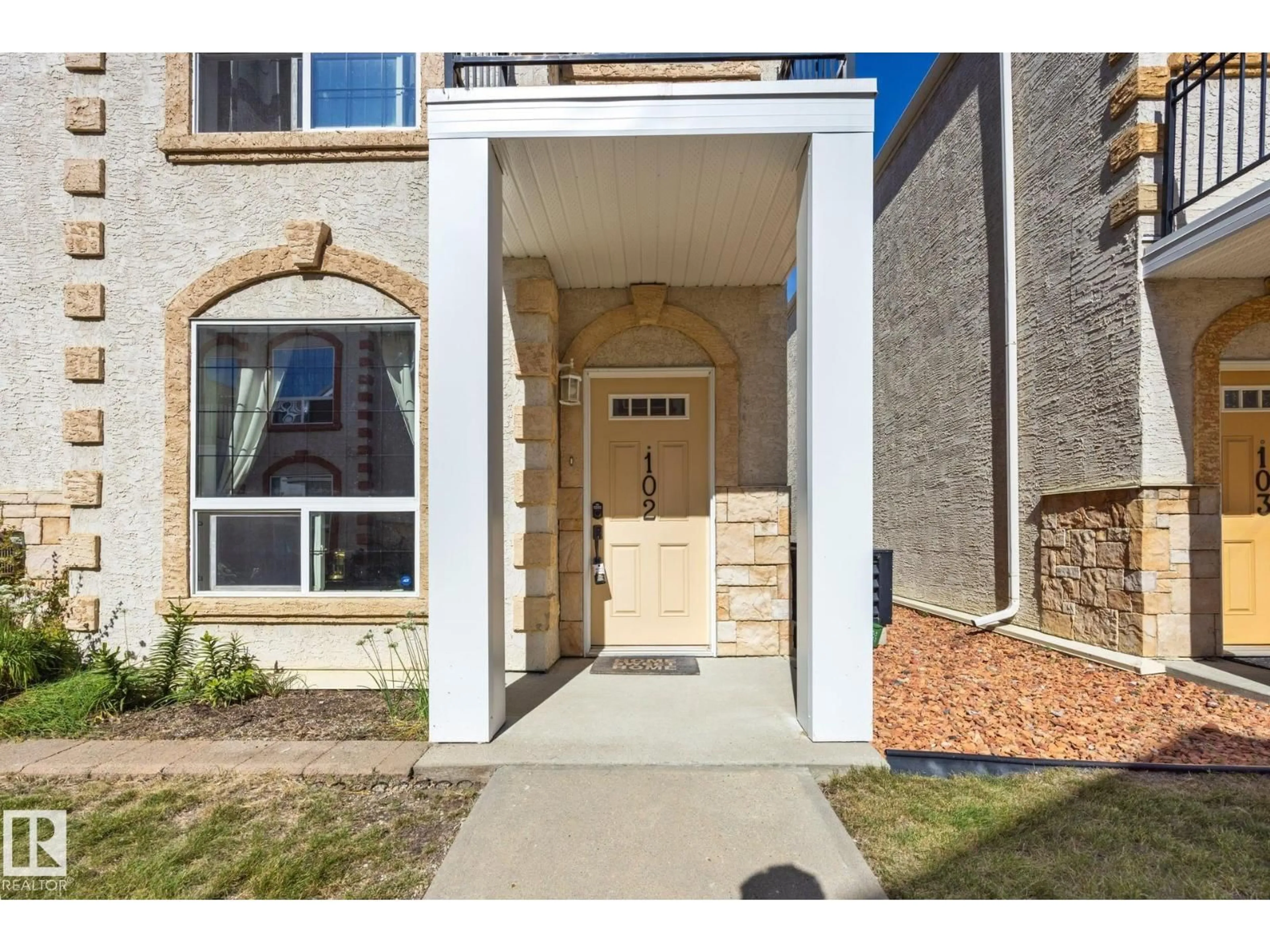 Indoor entryway for #102 - 13825 155 AV, Edmonton Alberta T6V0B8