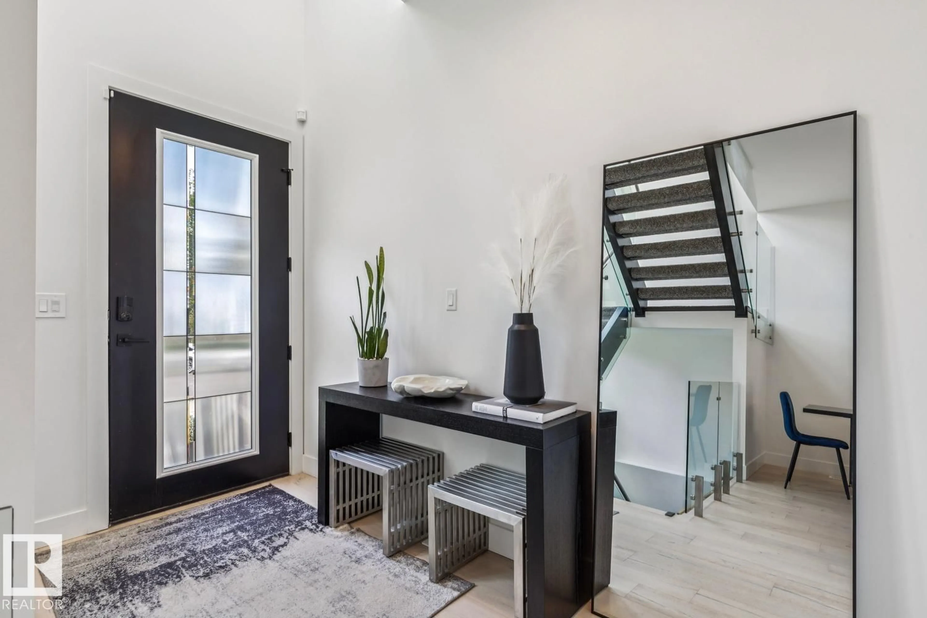 Indoor entryway for 9323 75 AV, Edmonton Alberta T6E1H3