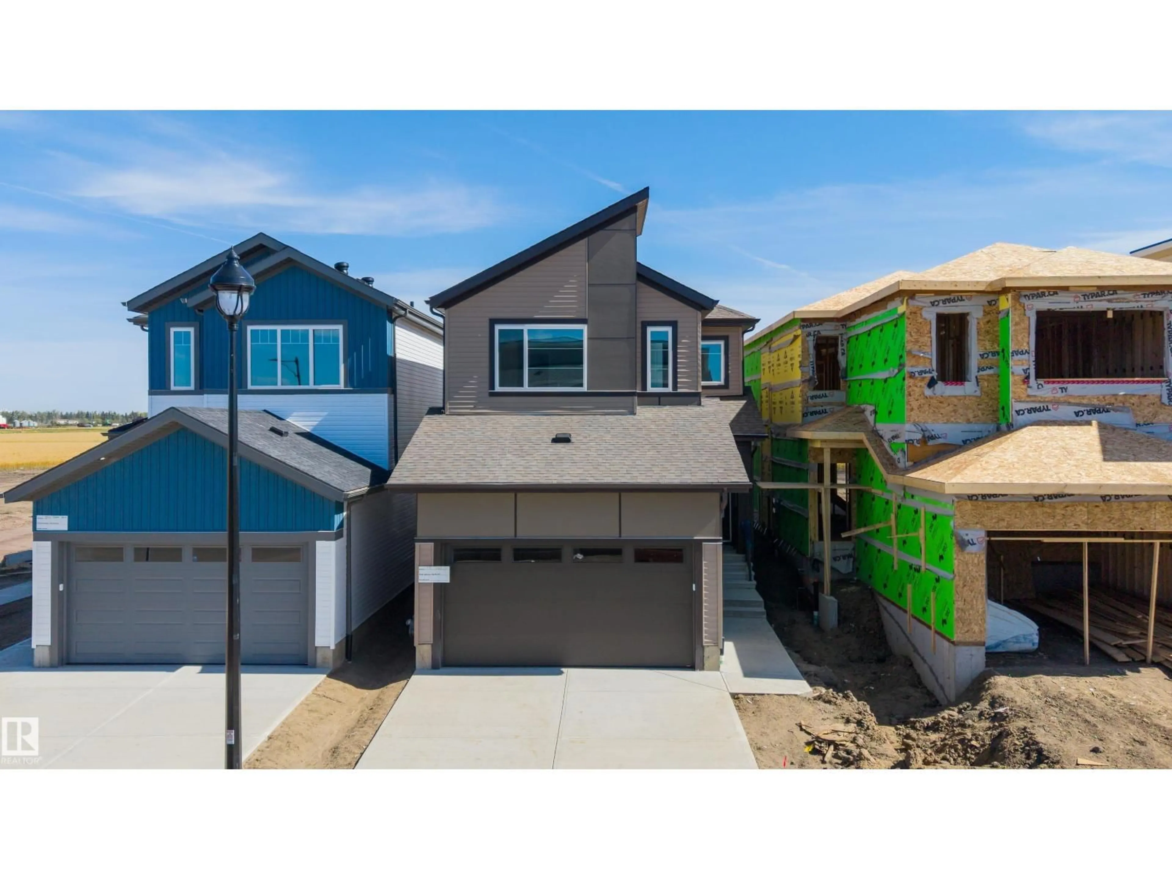 Home with vinyl exterior material, street for 798 BANK DR, Leduc Alberta T9E1G2
