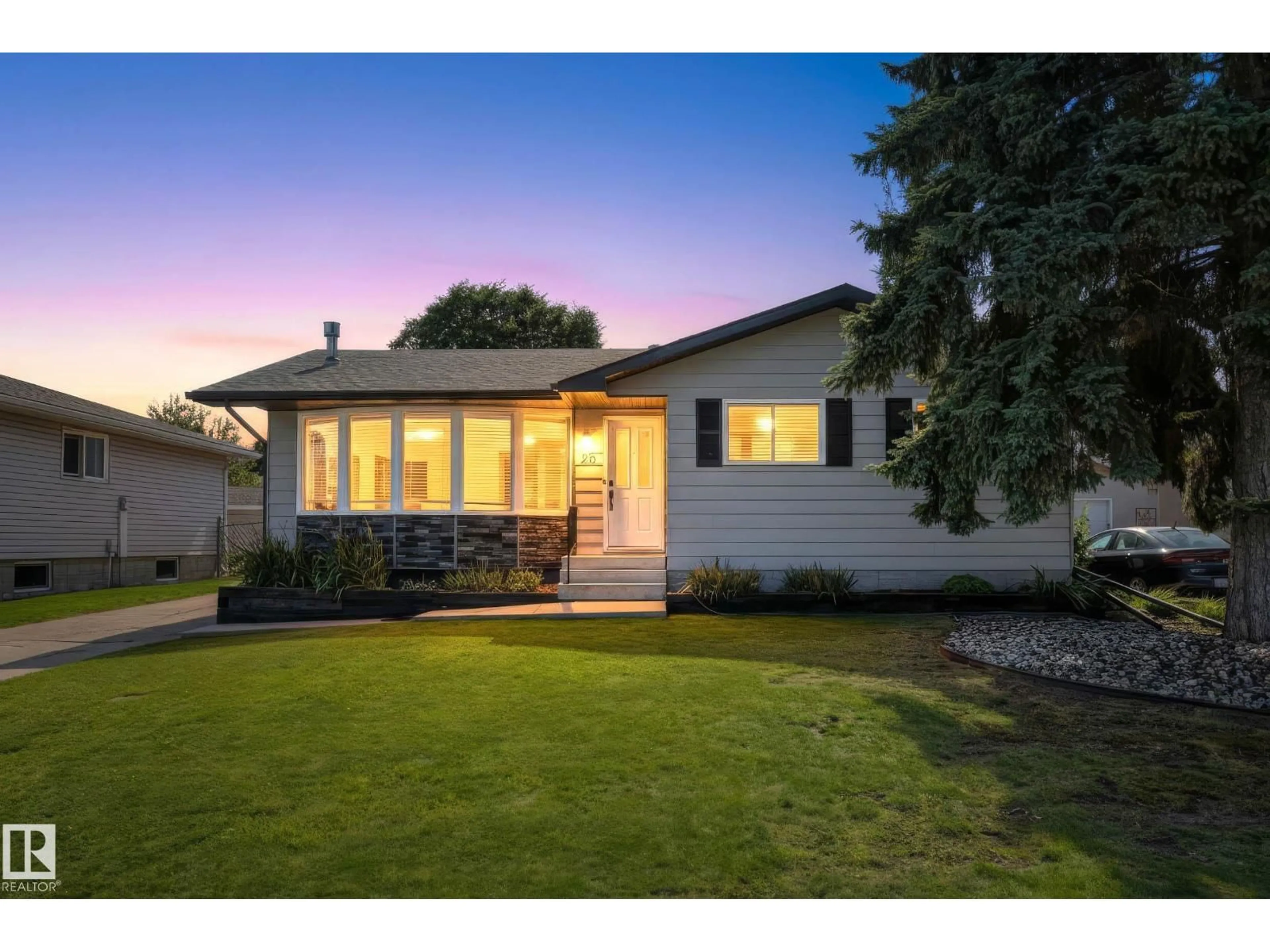 Home with vinyl exterior material, street for 25 GALLOWAY DR, Sherwood Park Alberta T8A2L7
