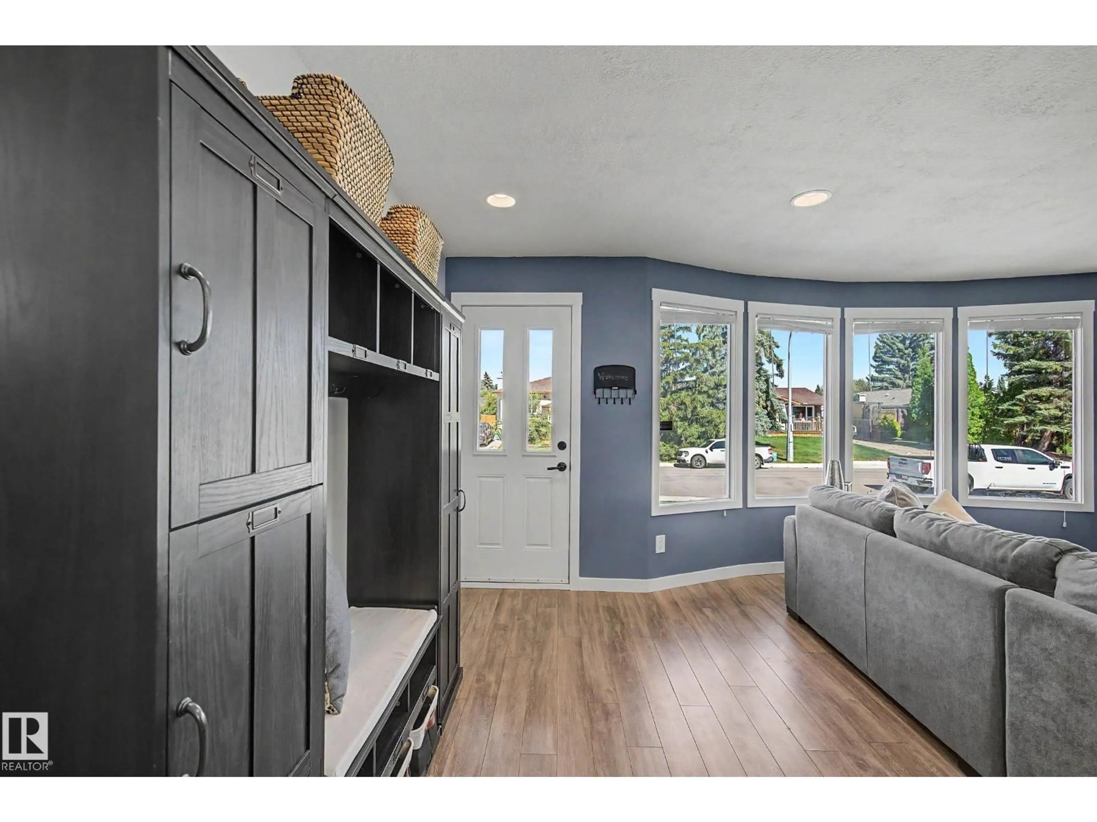 Indoor entryway for 25 GALLOWAY DR, Sherwood Park Alberta T8A2L7