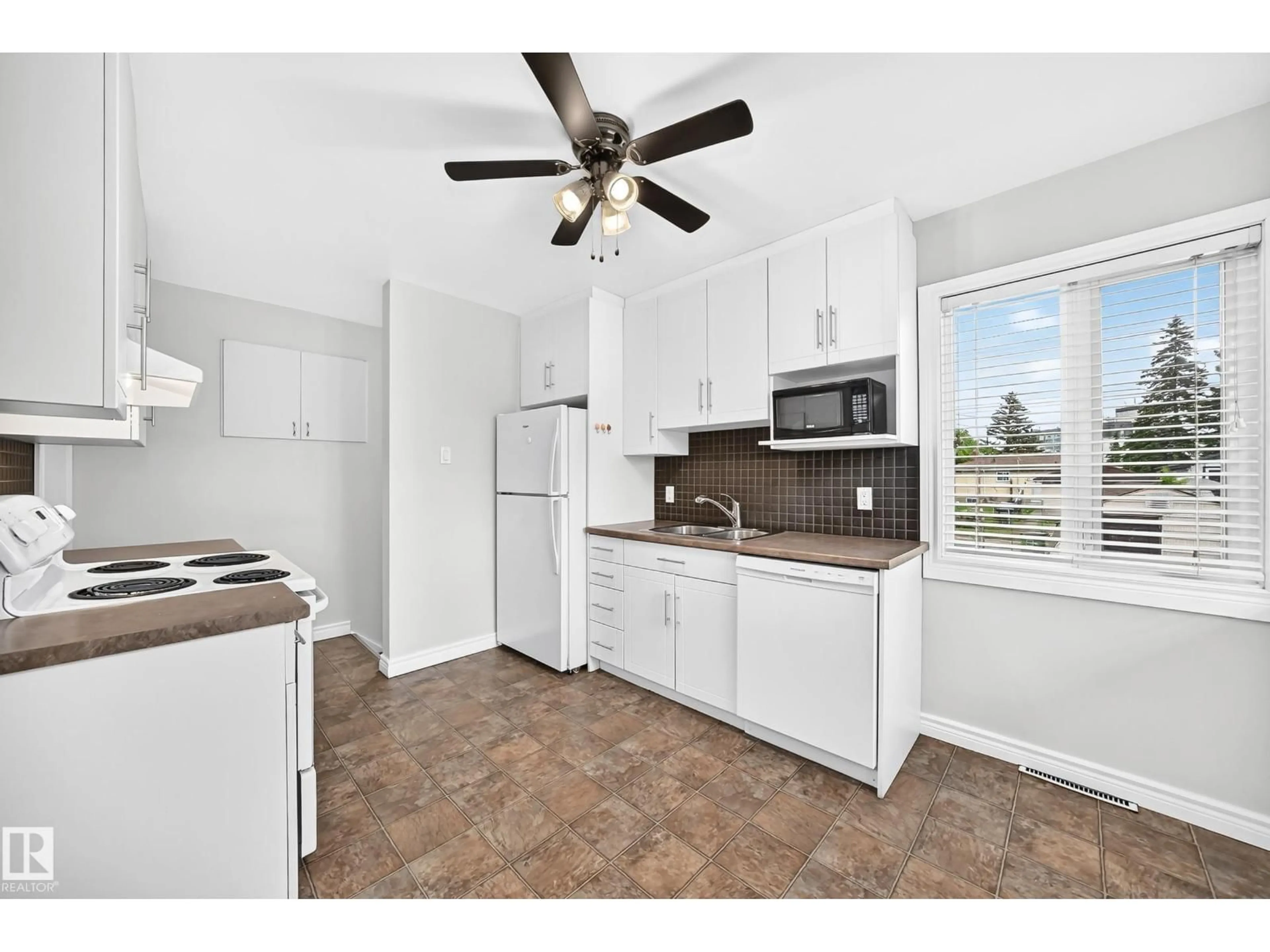 Standard kitchen, unknown for NW - 7307 76 ST, Edmonton Alberta T6C0G5