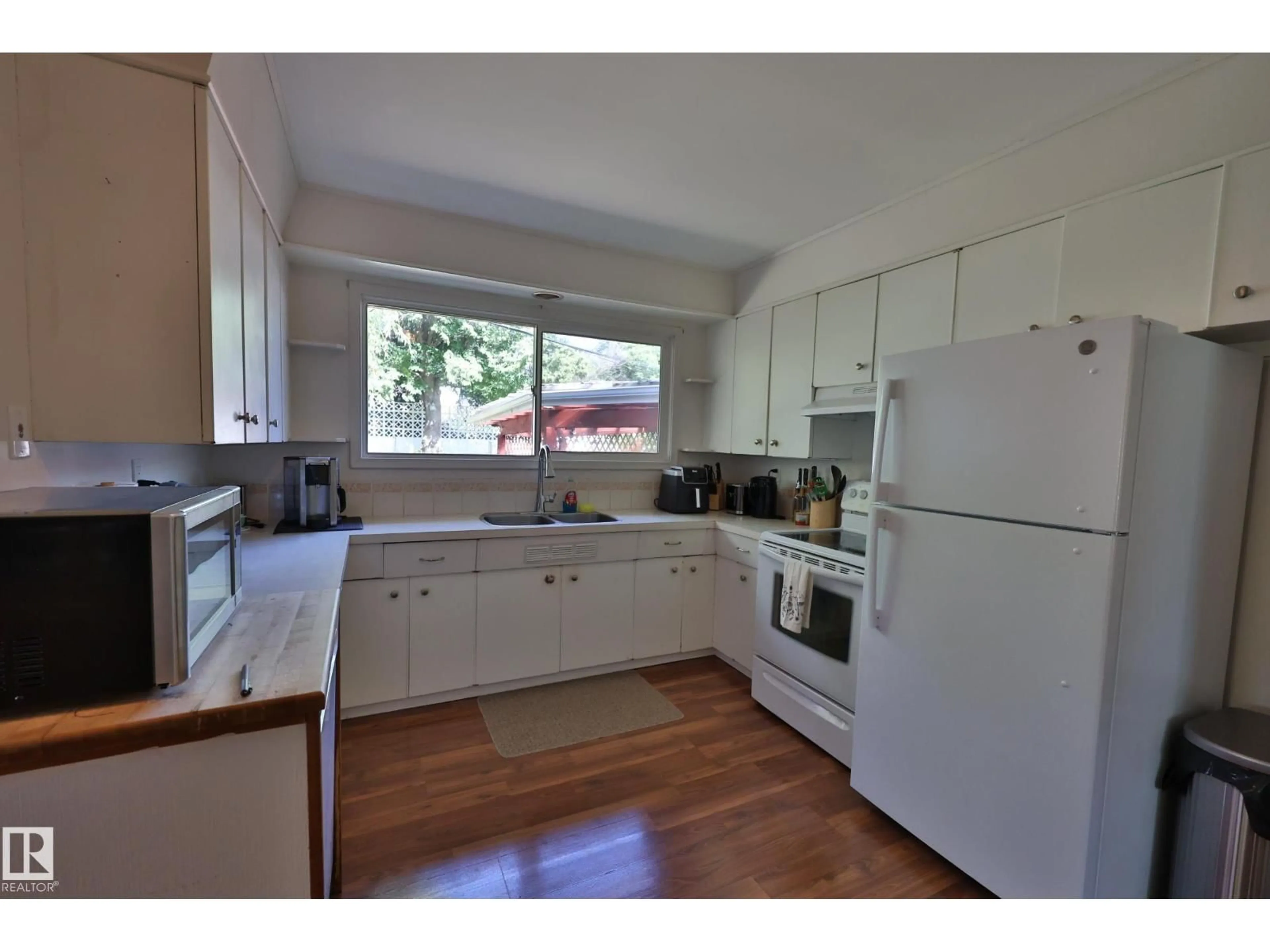Standard kitchen, unknown for 51 SHERIDAN DR, St. Albert Alberta T8N0J1