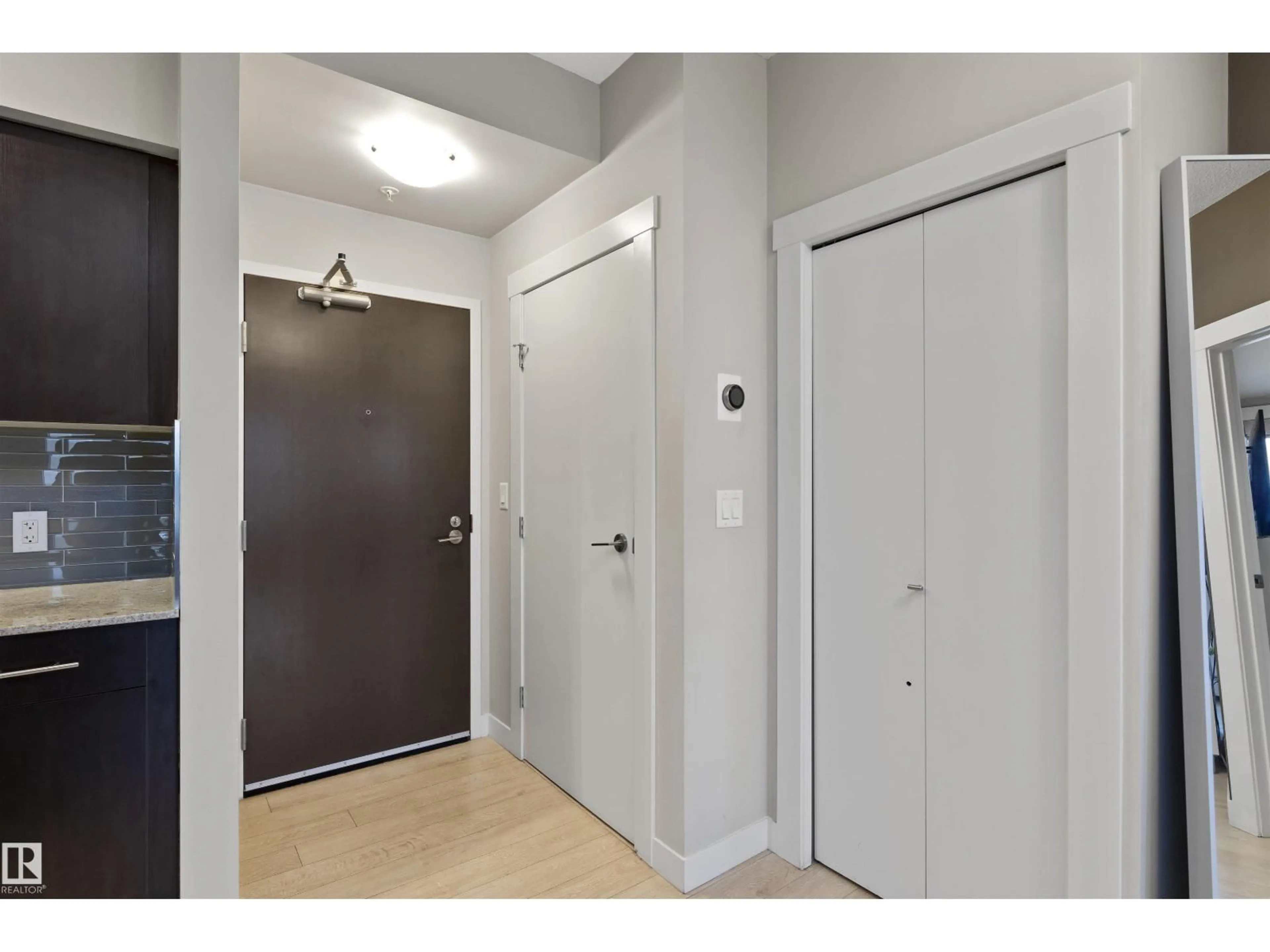 Indoor entryway for 905 - 10226 104 ST NW, Edmonton Alberta T5J1B8