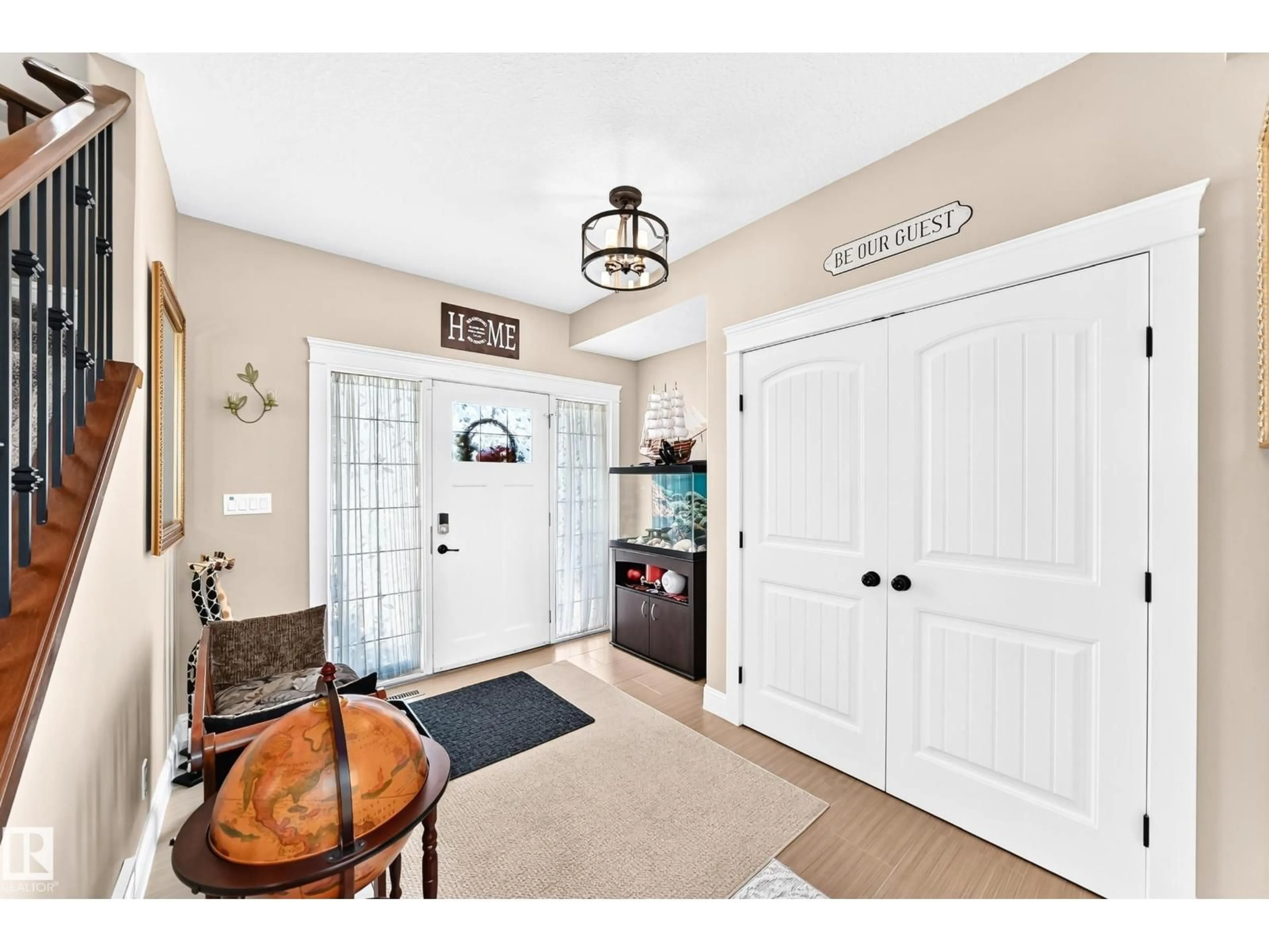 Indoor entryway for 45 LACOMBE DR, St. Albert Alberta T8N4G8