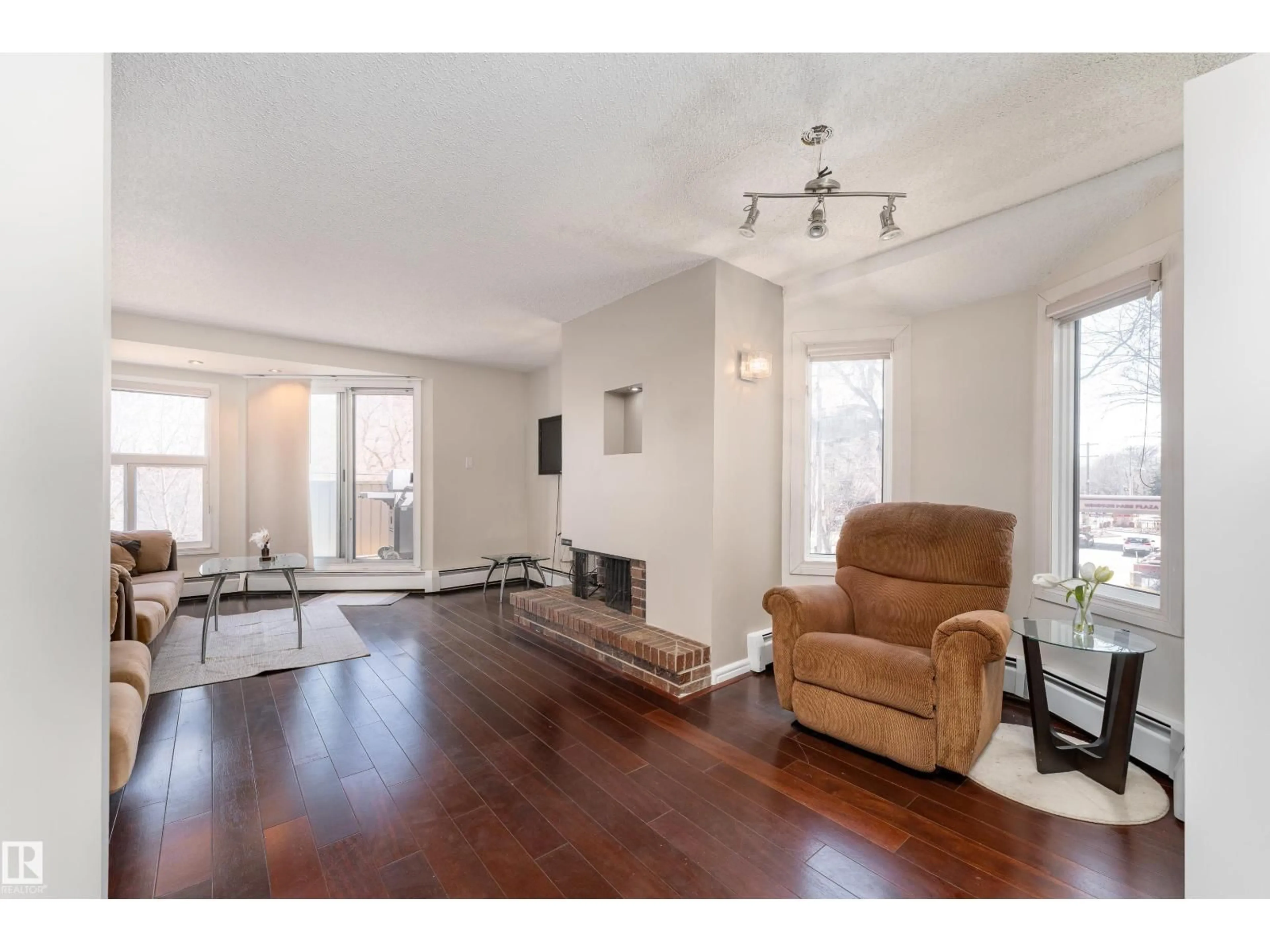Living room with furniture, wood/laminate floor for 11120 83 AV, Edmonton Alberta T6G0V1