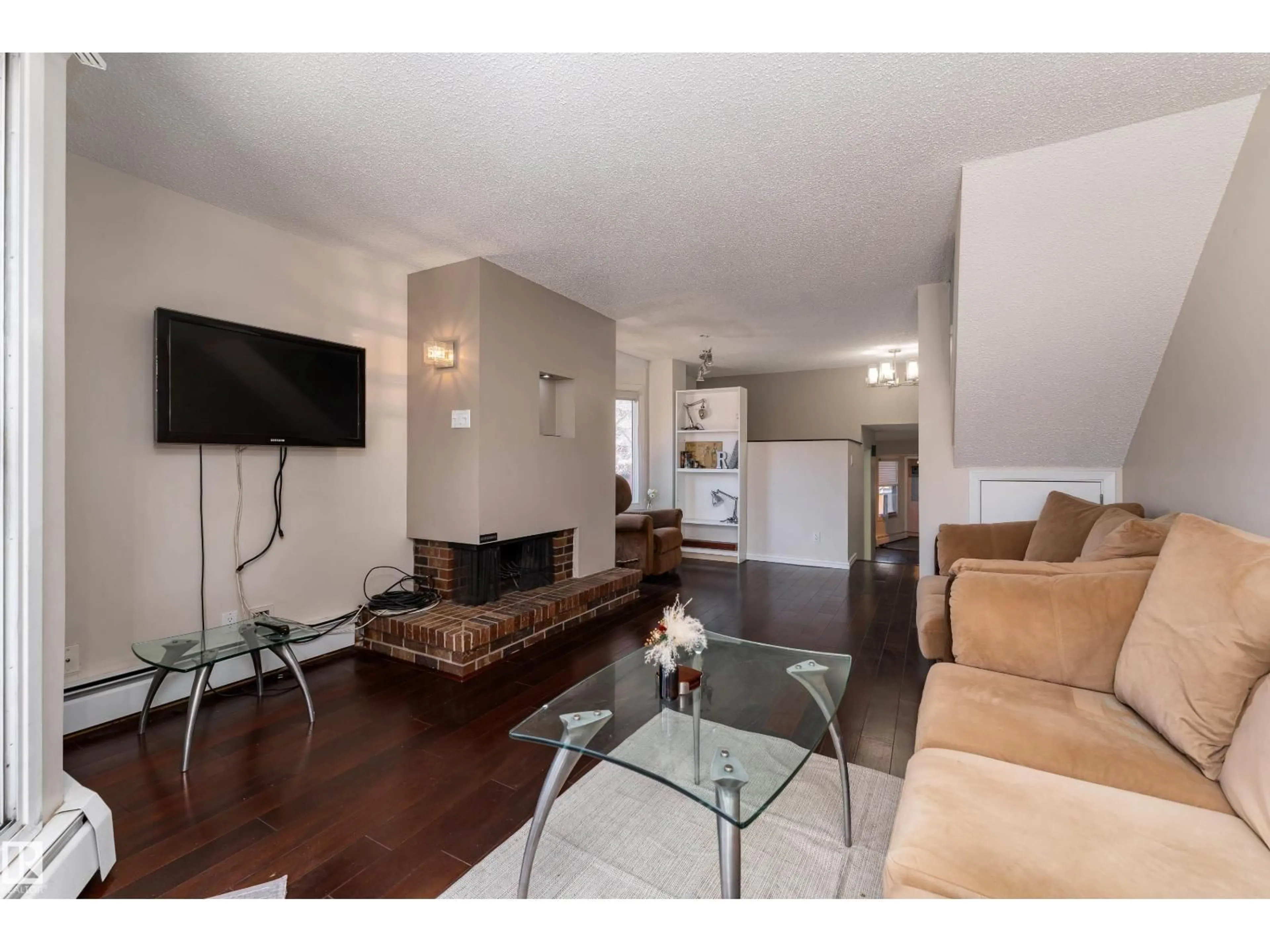 Living room with furniture, wood/laminate floor for 11120 83 AV, Edmonton Alberta T6G0V1