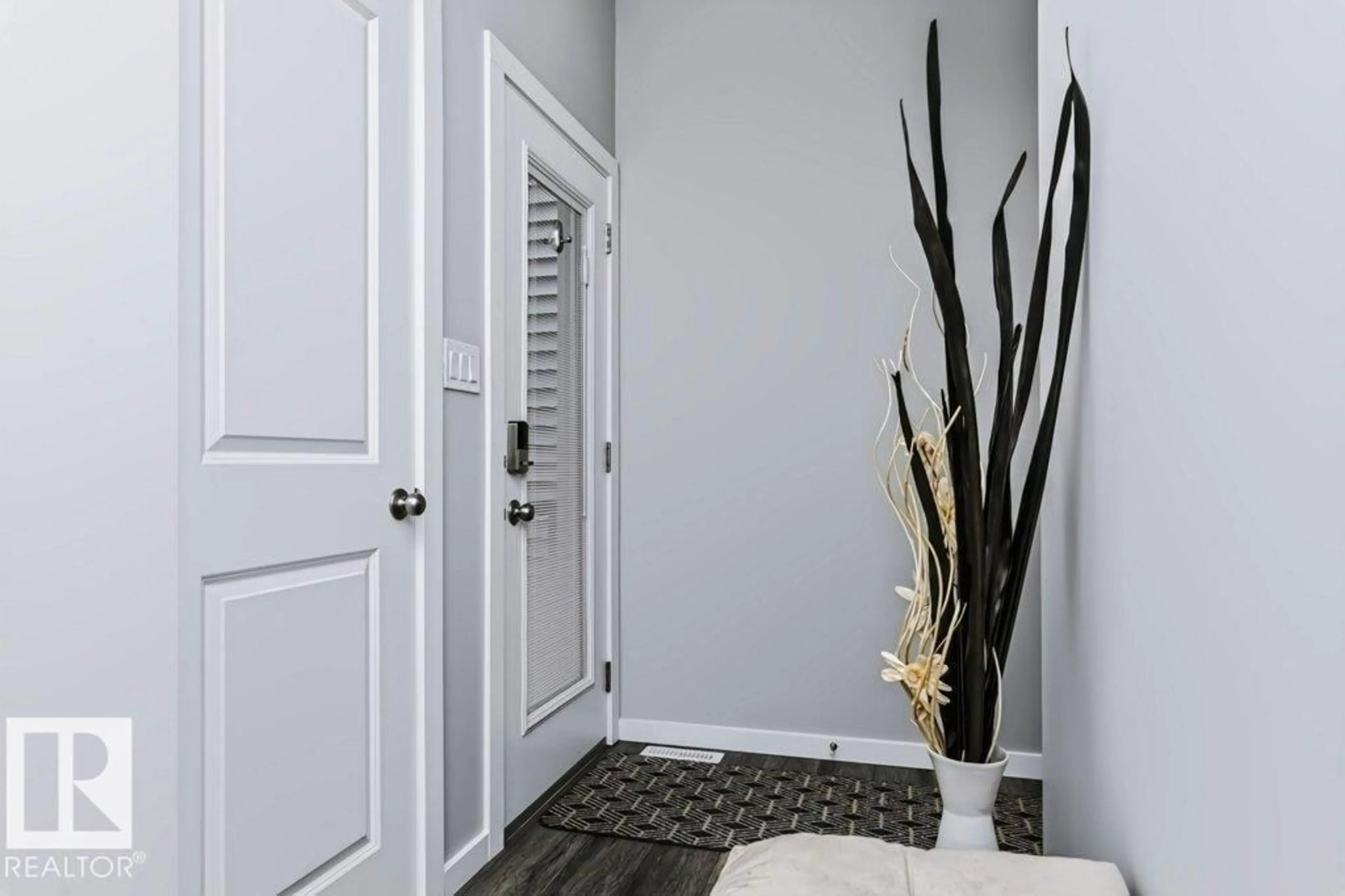 Indoor entryway for NW - 7132 182 AV, Edmonton Alberta T5Z0V7