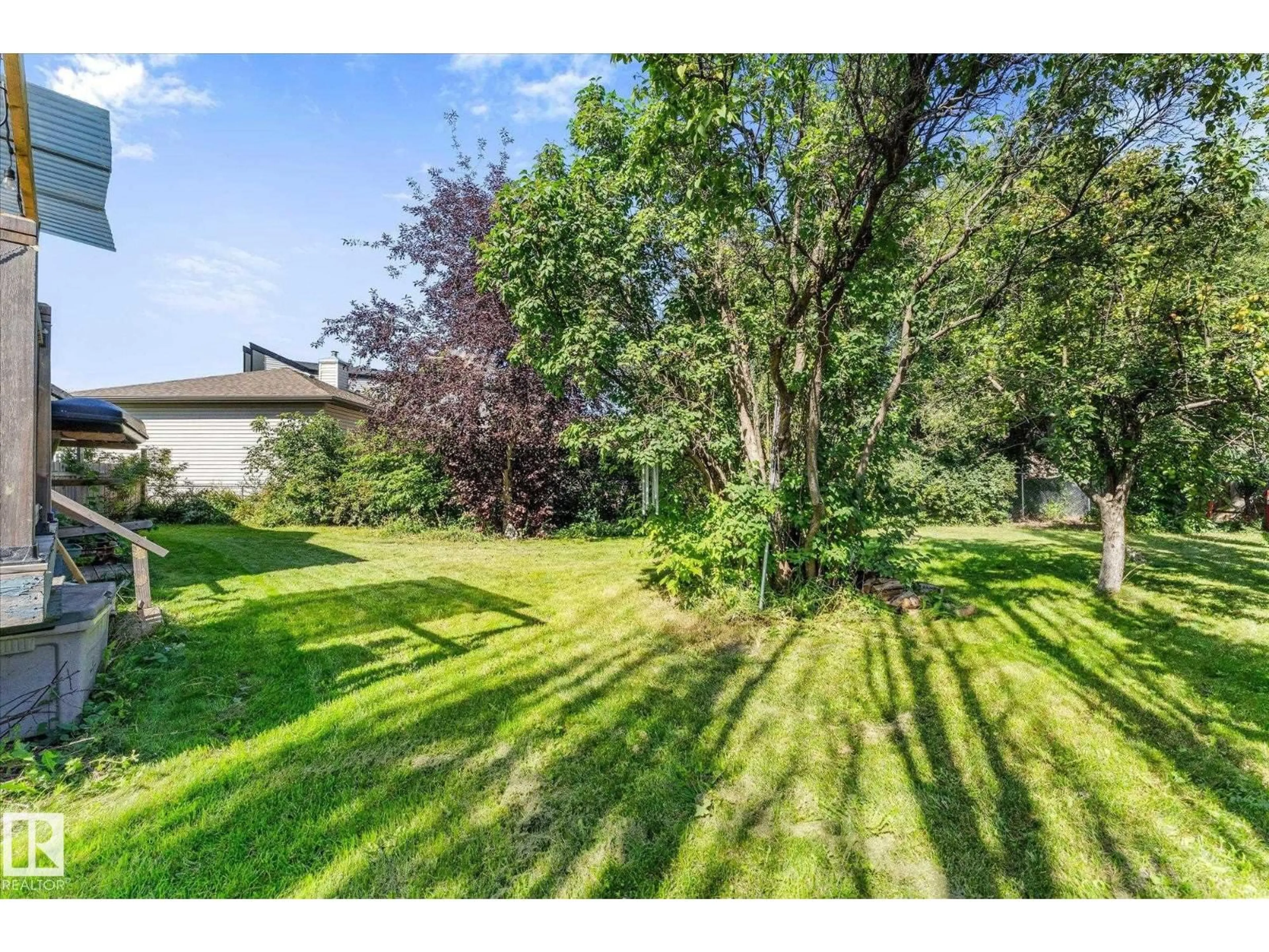 A pic from outside/outdoor area/front of a property/back of a property/a pic from drone, forest/trees view for NW - 6054 107A ST, Edmonton Alberta T6H2Y5