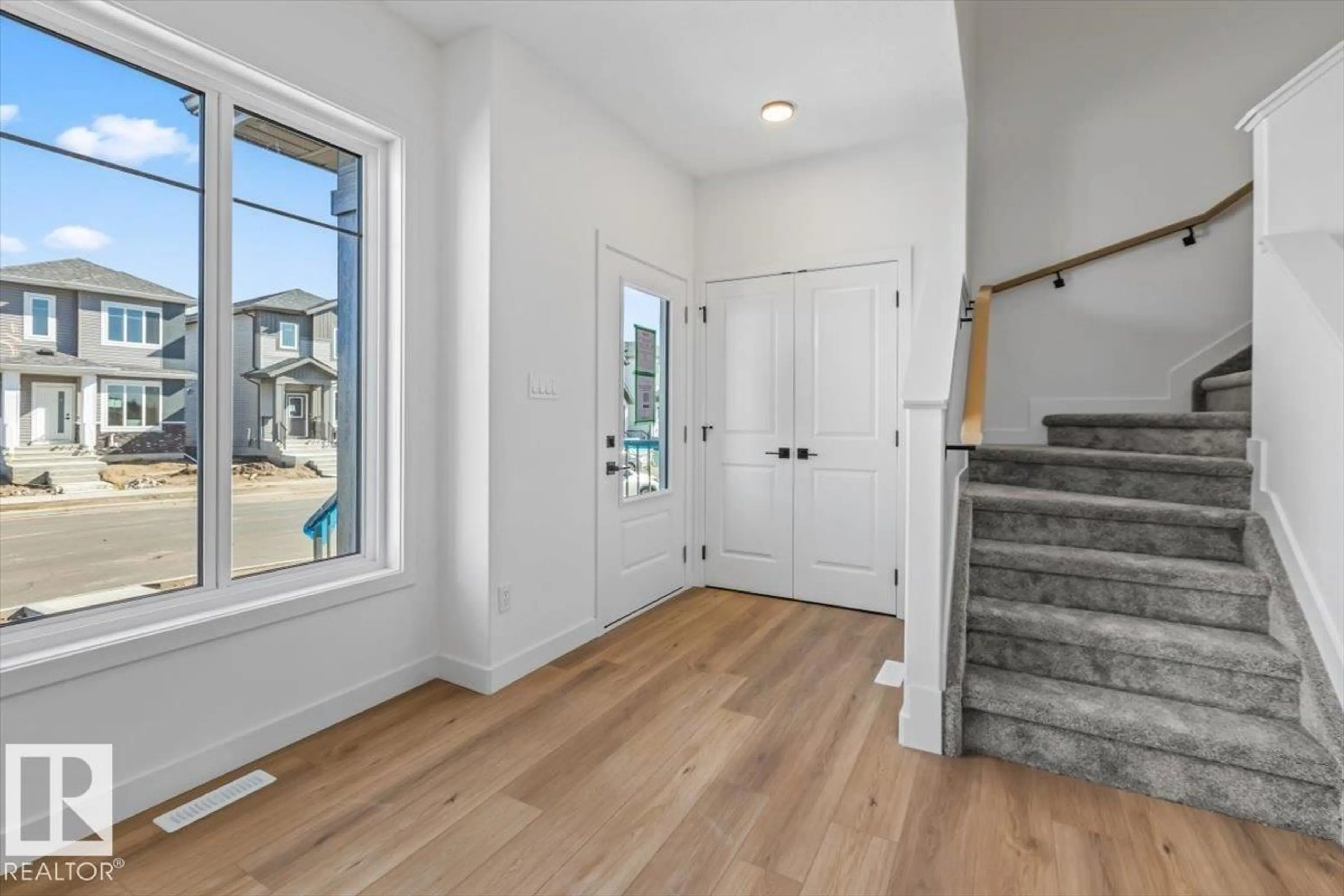 Indoor entryway for 61 JUNIPER WD, Fort Saskatchewan Alberta T8L3S4