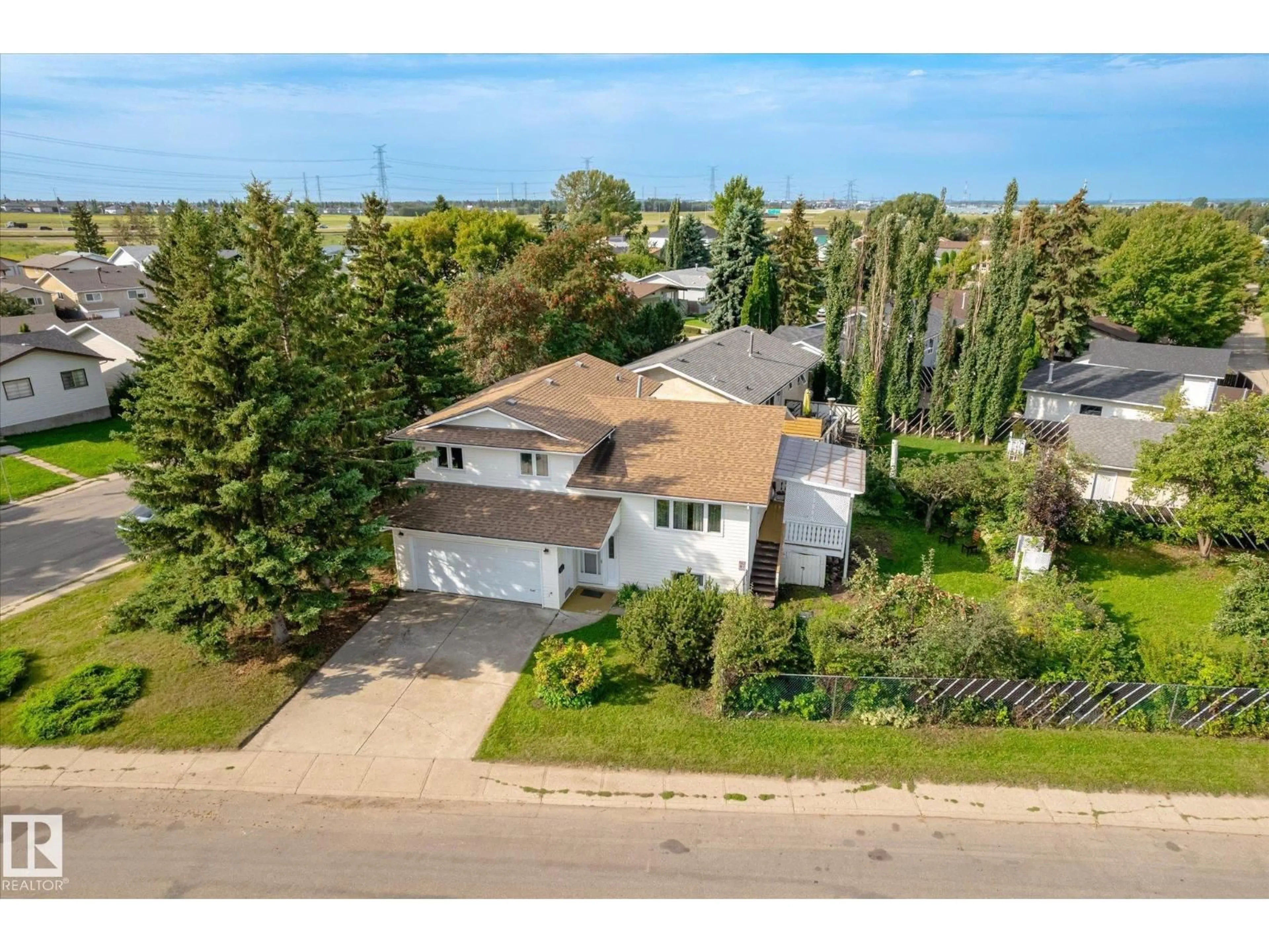 A pic from outside/outdoor area/front of a property/back of a property/a pic from drone, street for NW - 1104 58 ST, Edmonton Alberta T6L6J8